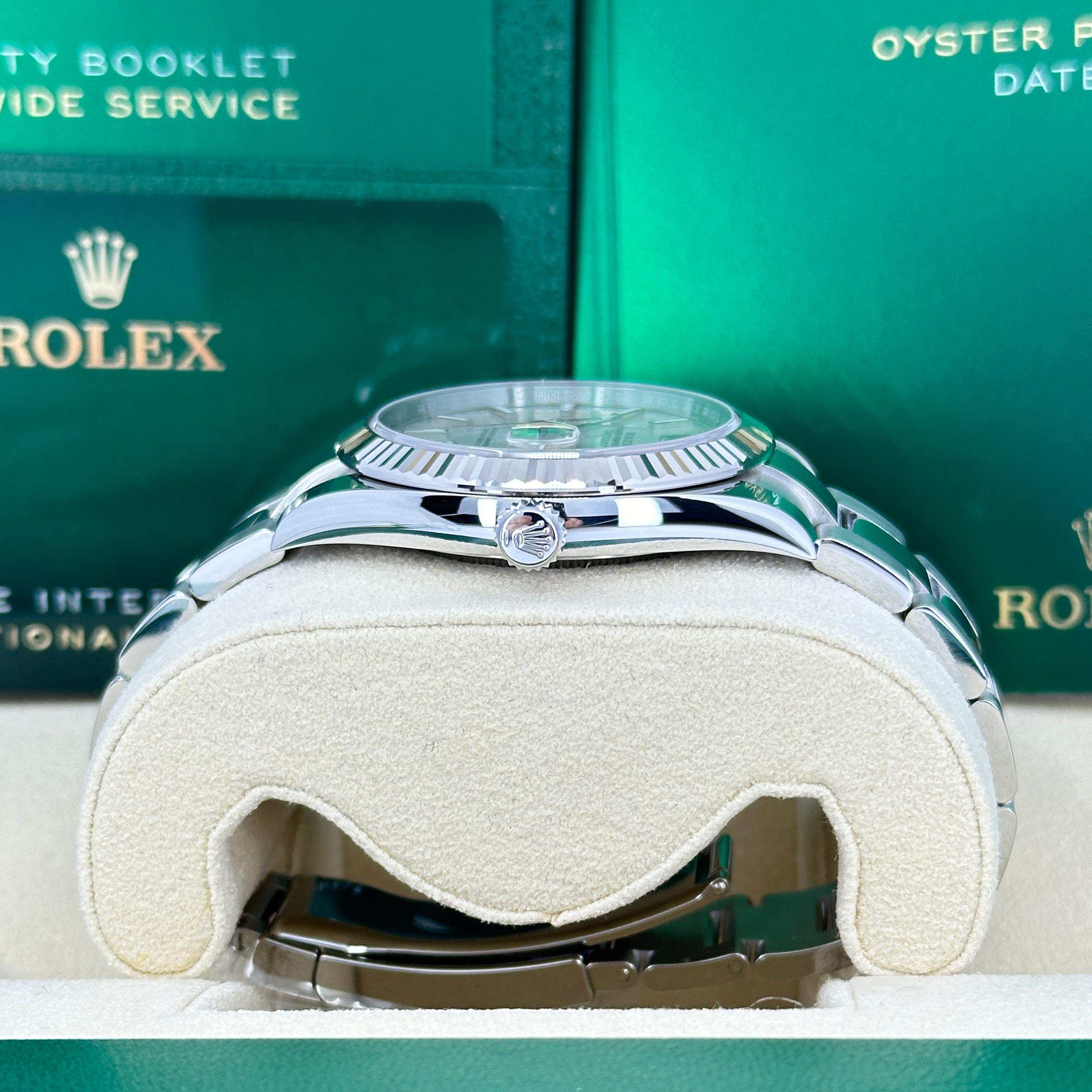 Ungetragene Rolex Datejust 41 Silver Oyster Reference# 126334, Komplettset, 2025 im Angebot 3