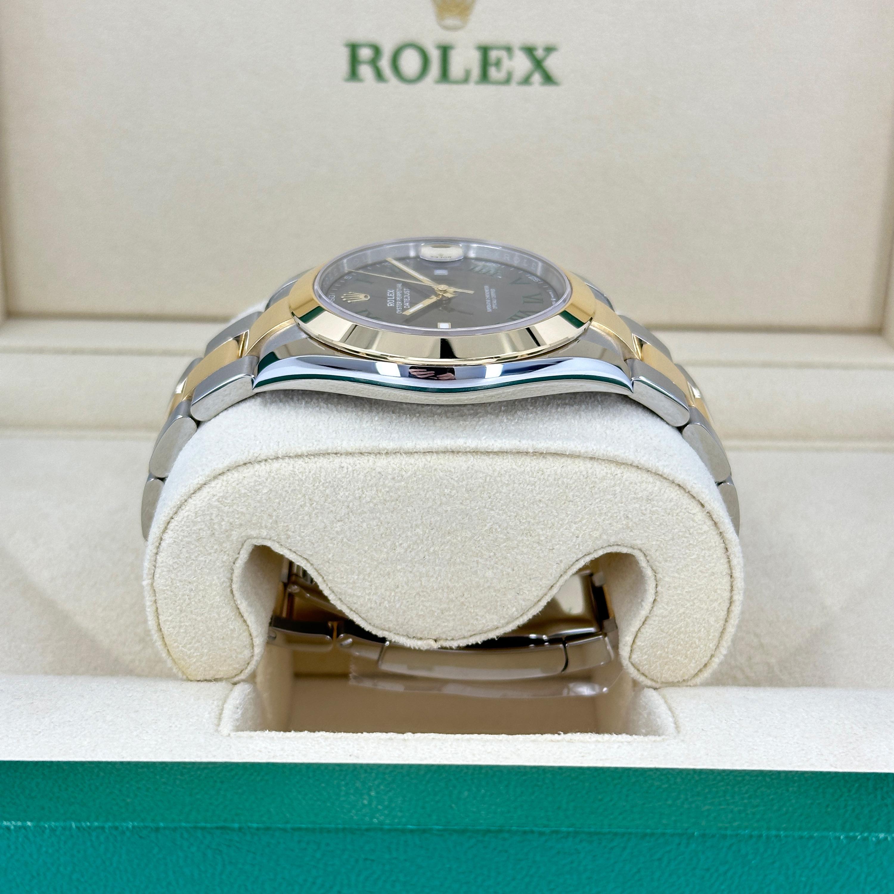 Rolex Datejust 126303-0019 - Sofisticación Rolesor Amarillo con Esfera Pizarra Wimbledon

El Rolex Datejust 126303-0019 reúne la elegancia perdurable de la línea Datejust con un toque atrevido y moderno. Fabricado en Rolesor Amarillo -una