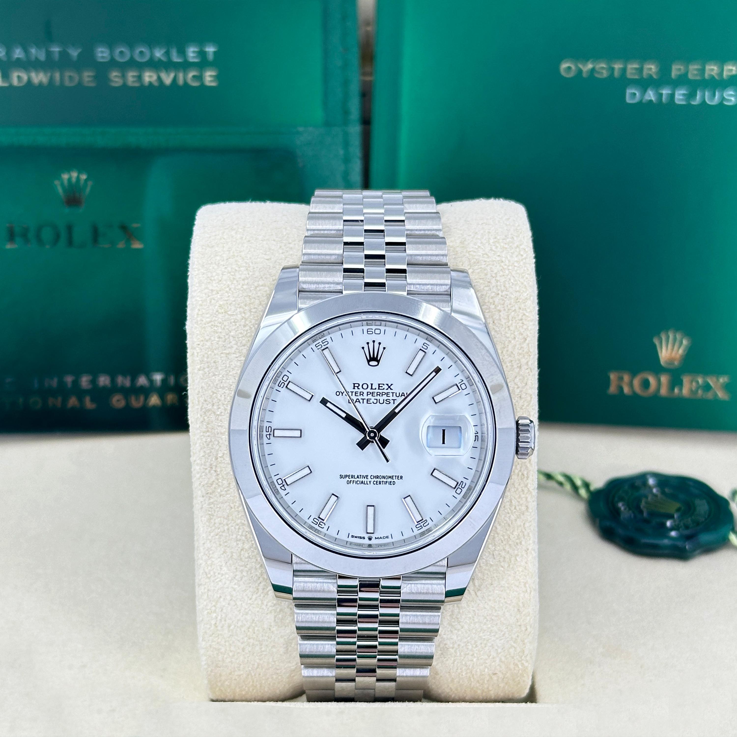 La Rolex Datejust 41 Ref. 126300-0006 est un mélange magistral de design intemporel et d'innovation moderne, ce qui en fait un modèle à part dans le monde des montres de luxe. Entièrement fabriquée en Oystersteel, un alliage d'acier inoxydable 904L,