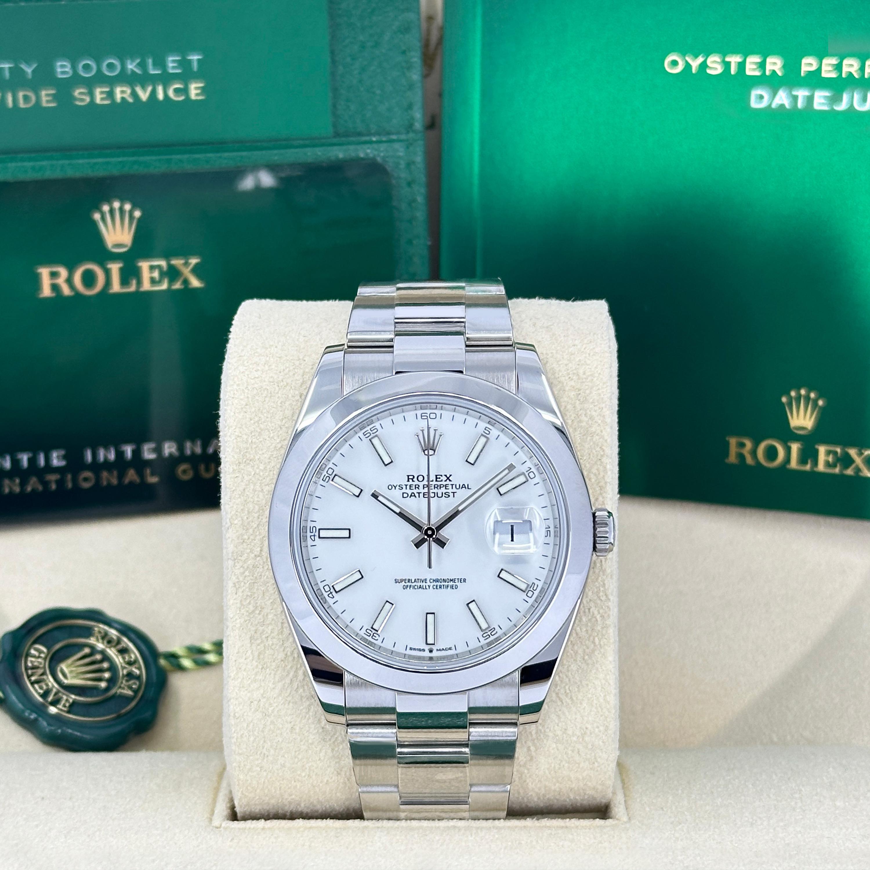 Sin usar y excepcionalmente refinado, el Rolex Datejust 41, referencia 126300-0005, ejemplifica la artesanía atemporal de Rolex y el diseño moderno. Con una caja de acero Oystersteel pulido de 41 mm, este modelo es tan versátil como sofisticado,