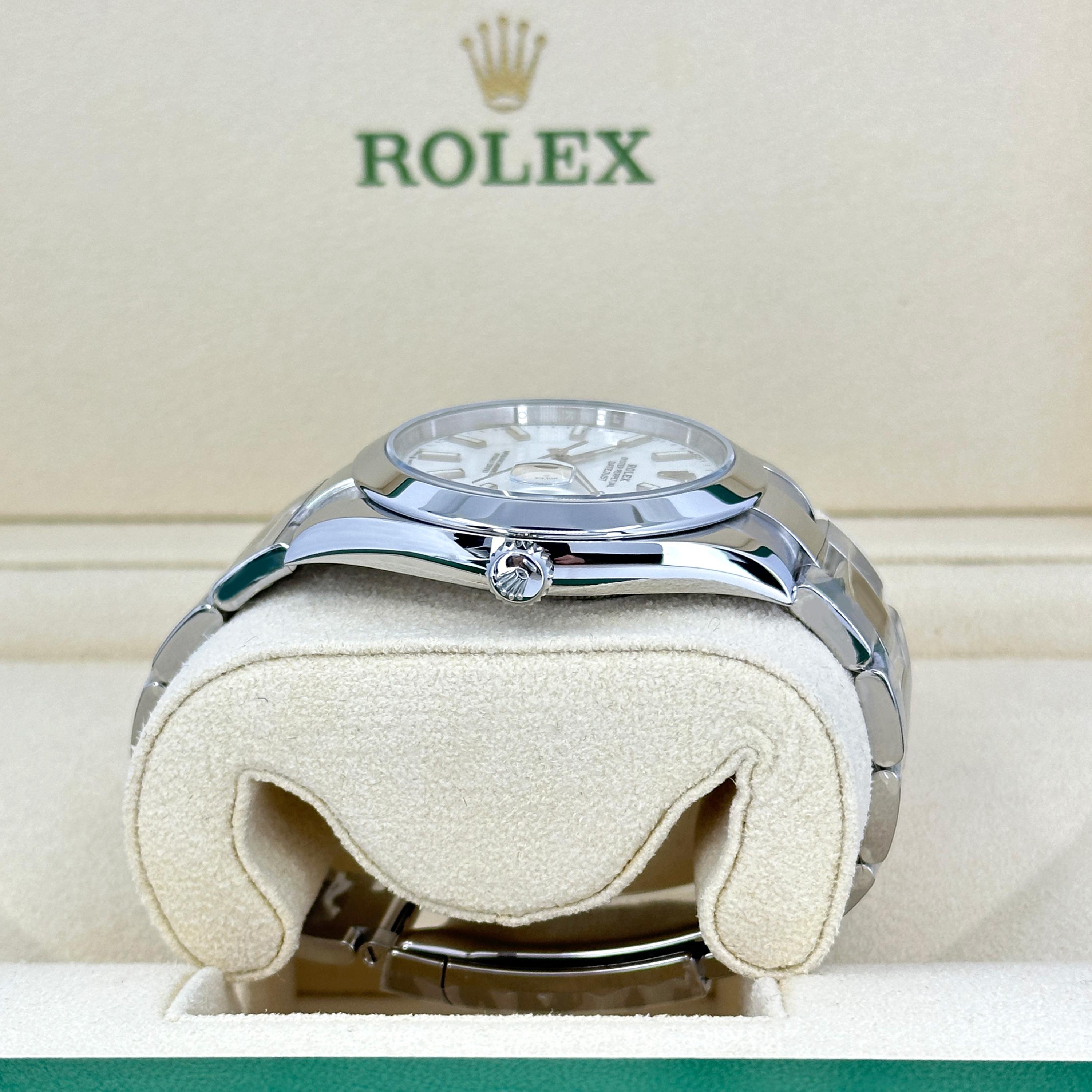 Rolex Datejust 41 Blanco Oyster Sin Usar Referencia# 126300, Juego Completo, 2025 en venta 3