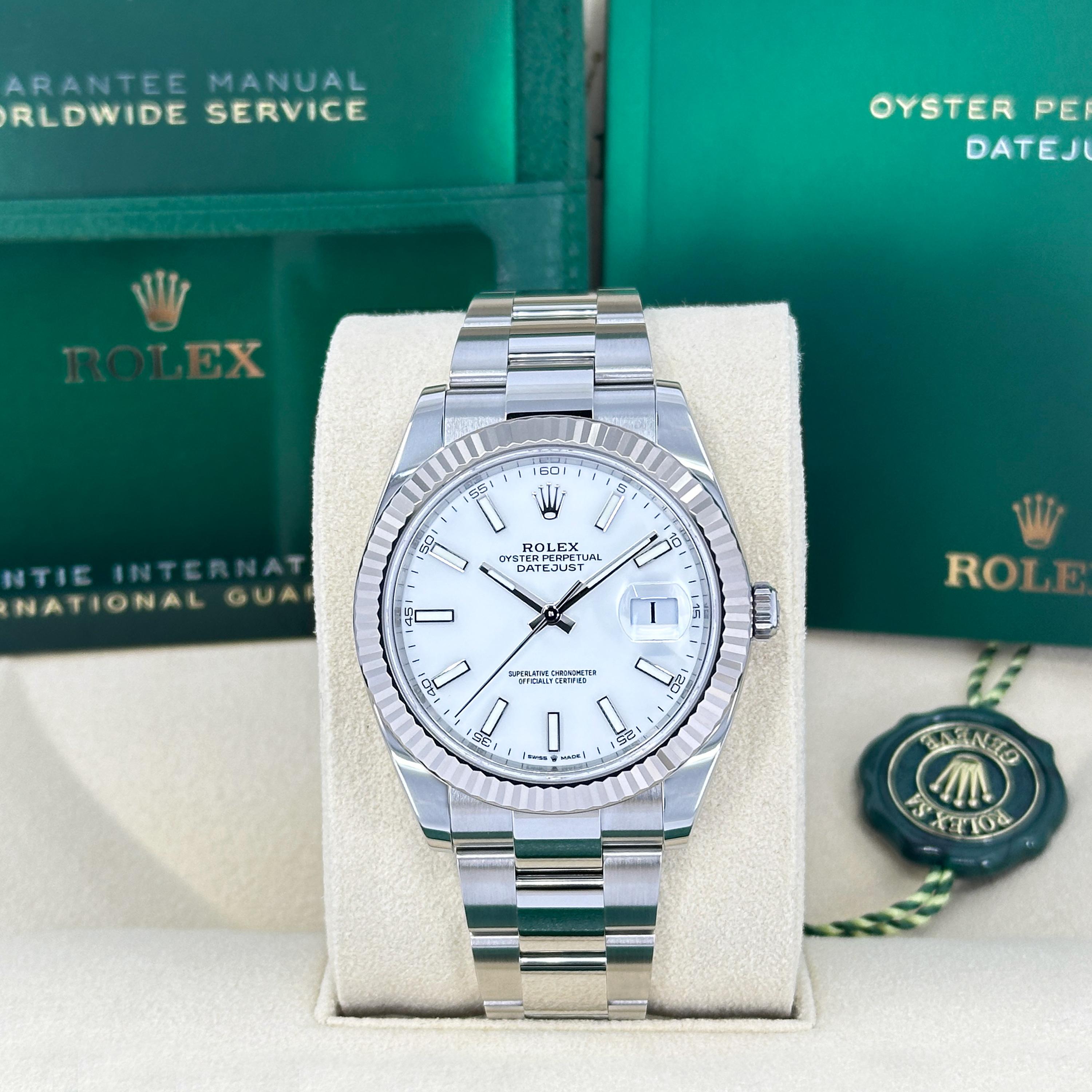 Rolex Datejust 126334-0009 - Quadrante bianco e lunetta scanalata in Rolex bianco

Un classico contemporaneo dal fascino intramontabile, il Rolex Datejust 126334-0009 unisce design pulito, materiali preziosi ed eccellenza tecnica. Realizzato in