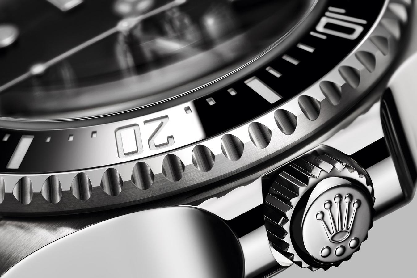 El Rolex Deepsea Ref. 136660-0004 es la cumbre de la innovación en el buceo profesional, ya que combina la ingeniería de vanguardia con la inconfundible maestría en el diseño de Rolex. Este reloj sin estrenar de 44 mm, fabricado íntegramente en