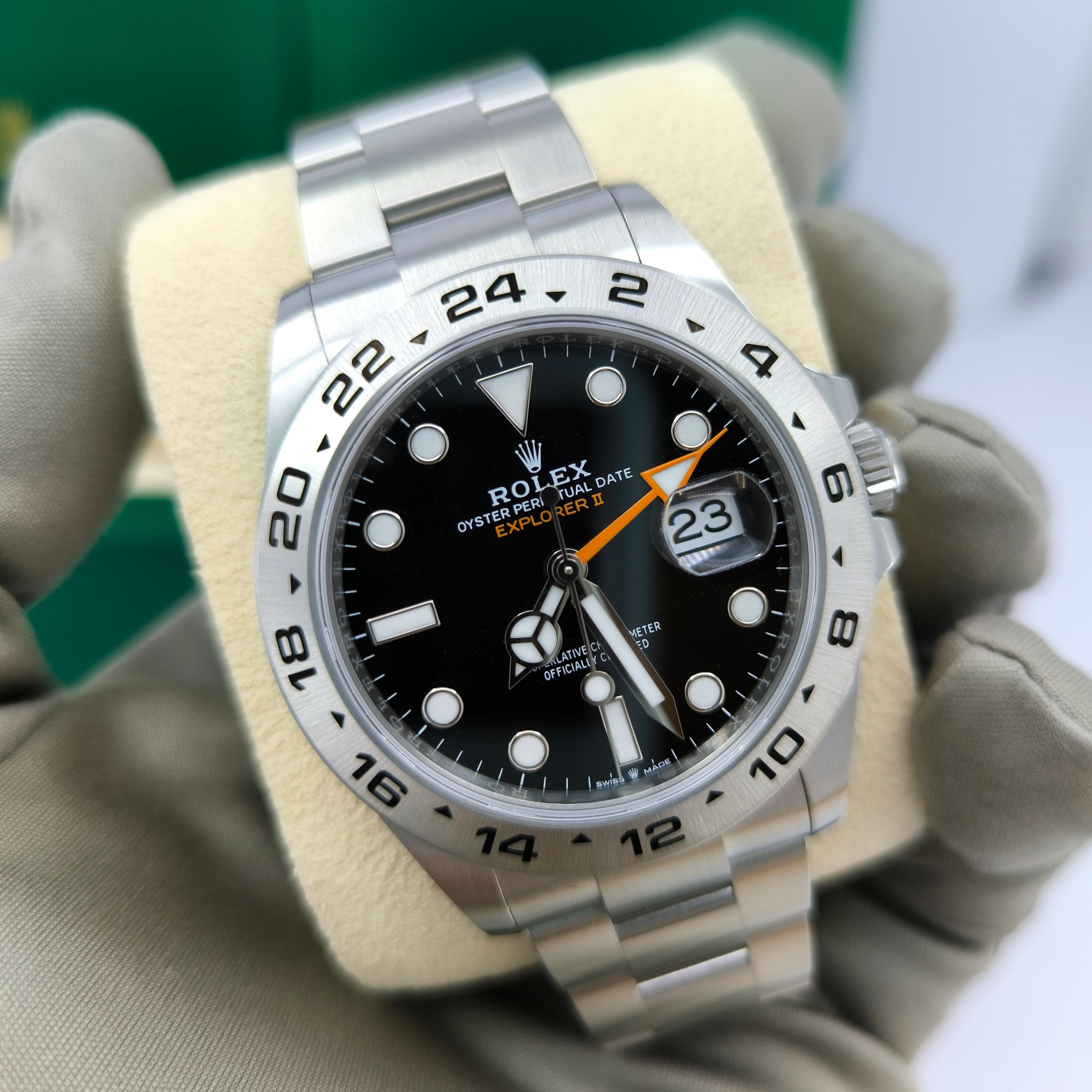 Unworn Rolex Explorer II Reference# 226570, Complete set, 2025 in vendita 7