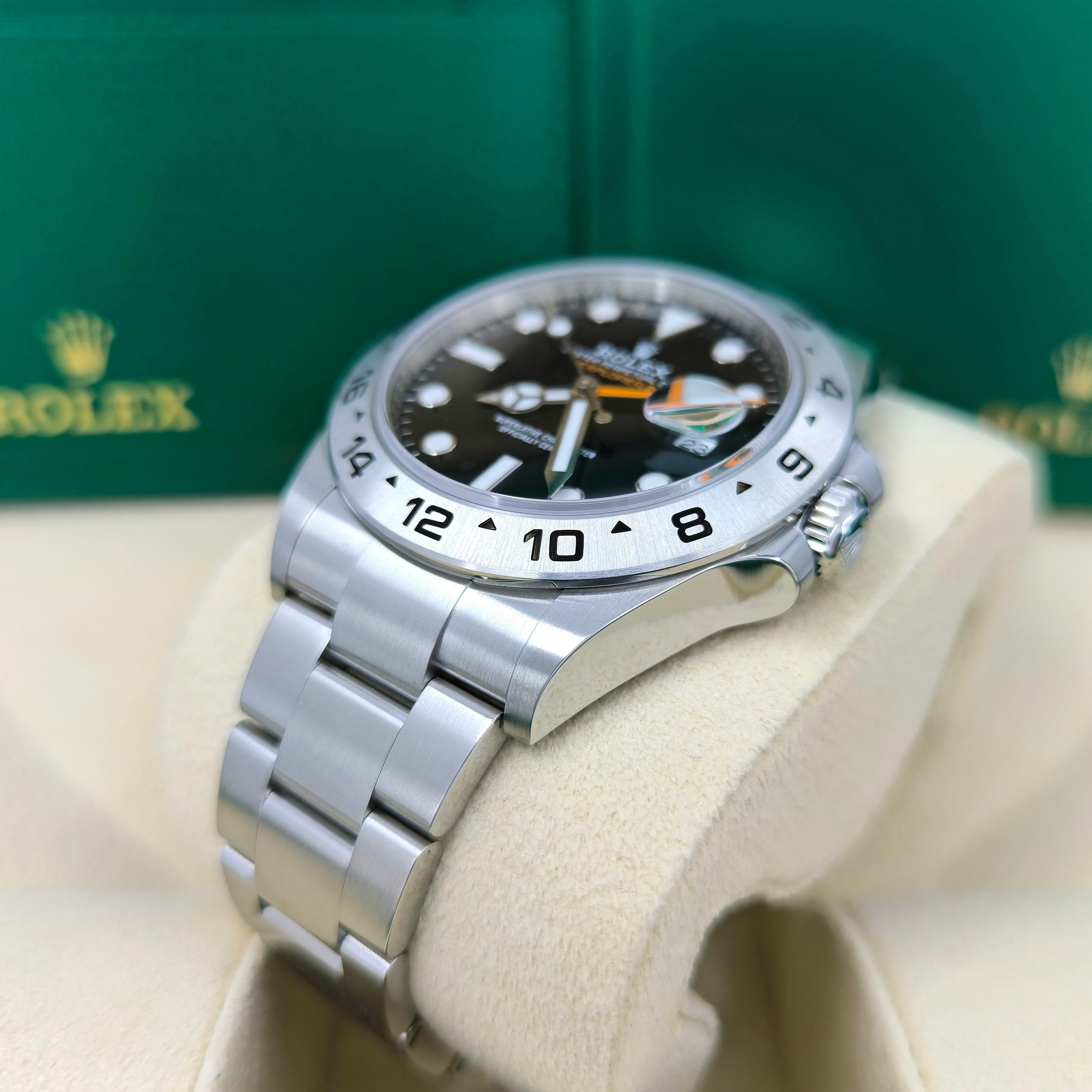 Unworn Rolex Explorer II Reference# 226570, Complete set, 2025 in vendita 1