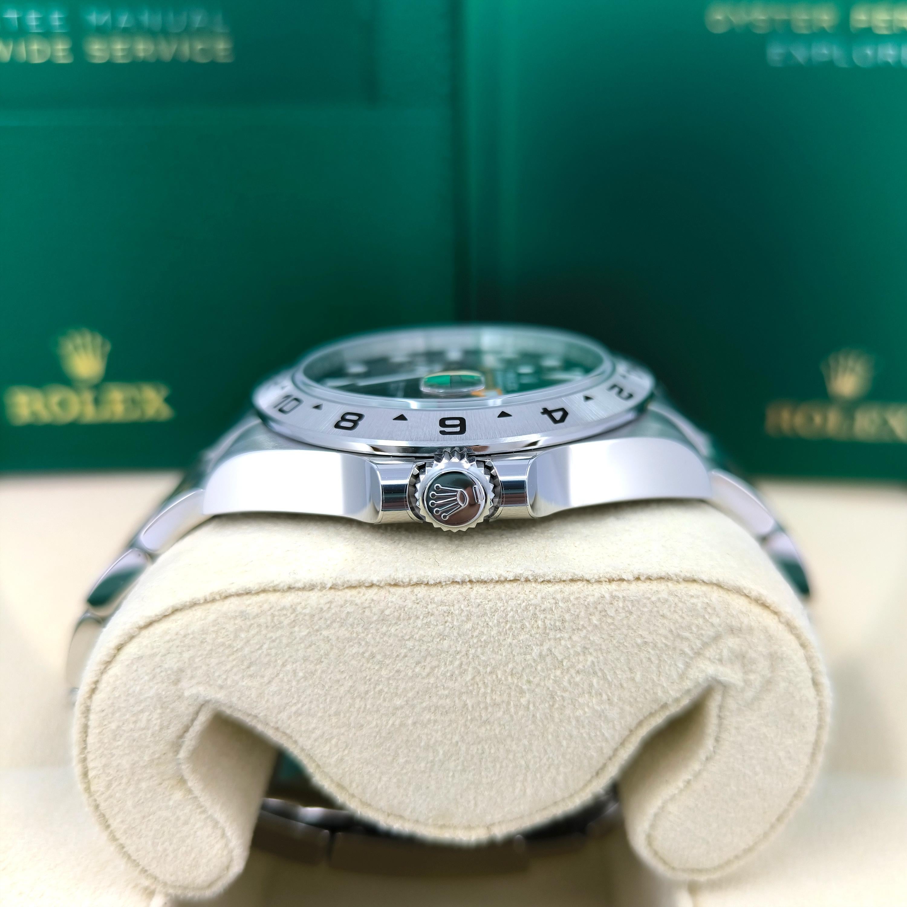 Unworn Rolex Explorer II Reference# 226570, Complete set, 2025 in vendita 2