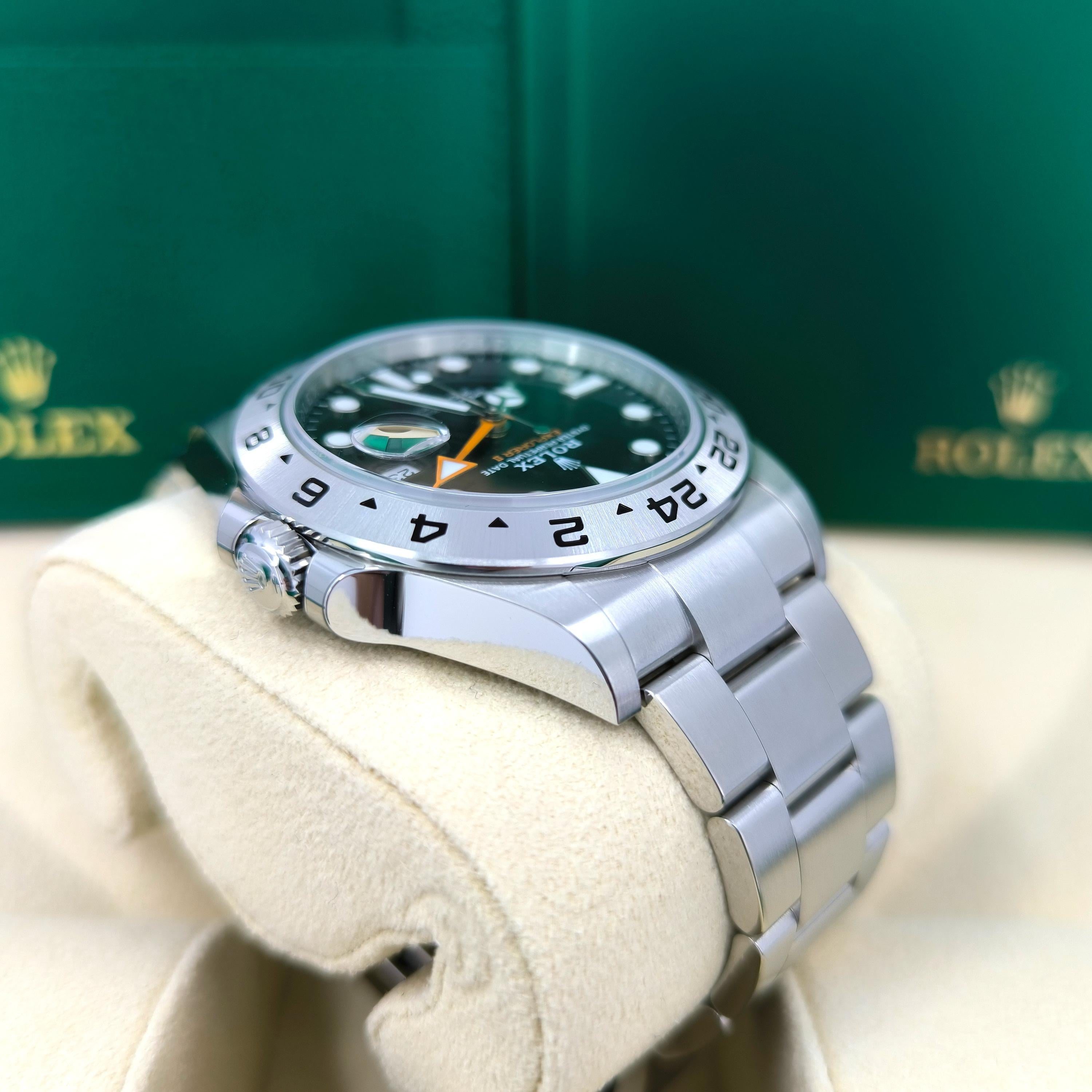 Unworn Rolex Explorer II Reference# 226570, Complete set, 2025 in vendita 3