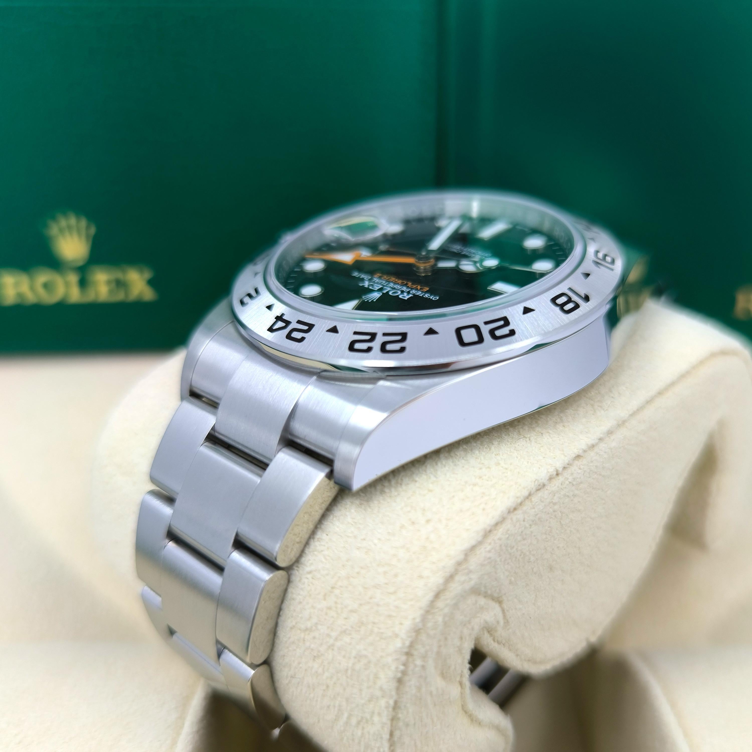 Unworn Rolex Explorer II Reference# 226570, Complete set, 2025 in vendita 4