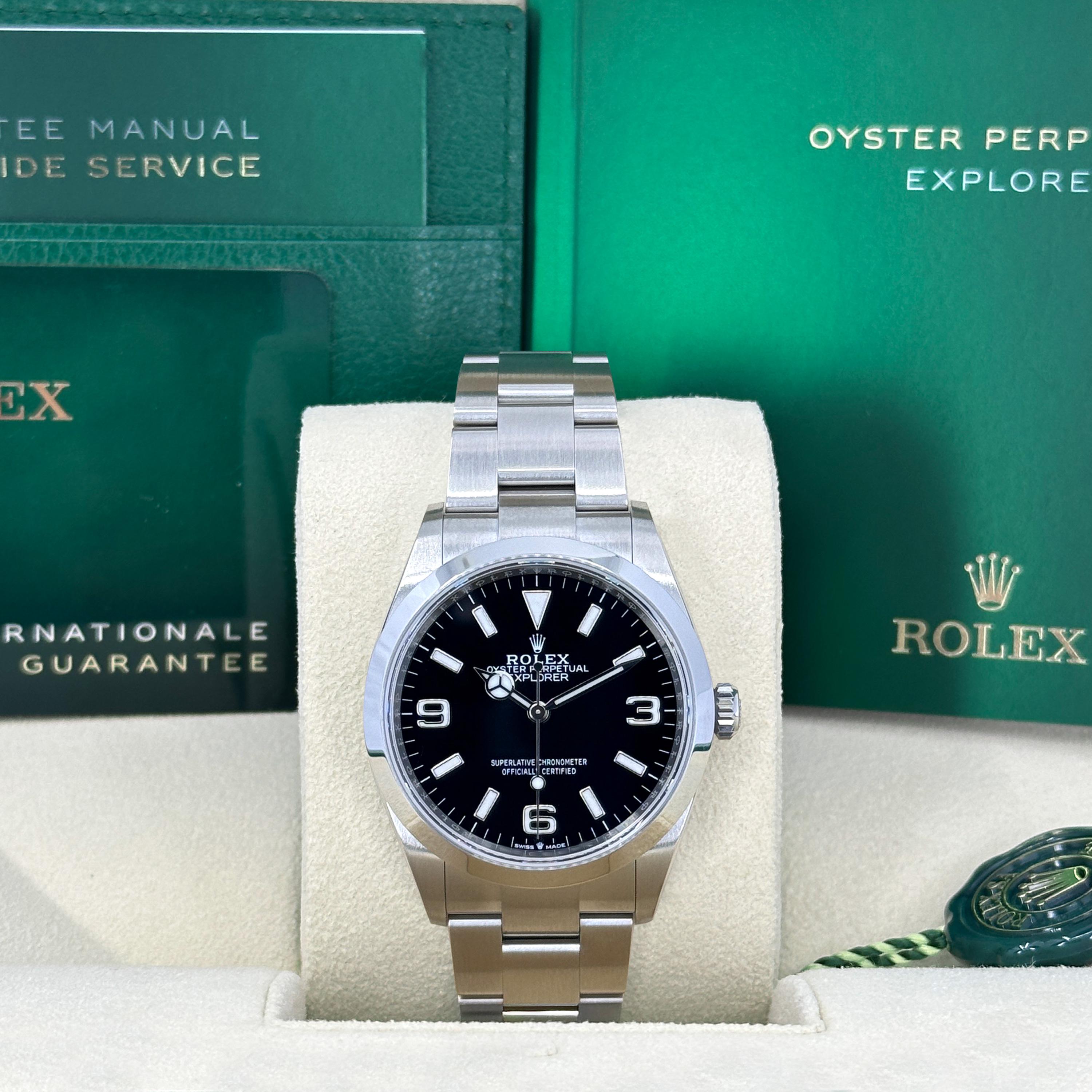 Rolex Explorer 124270-0001 - Eine moderne Hommage an ein legendäres 36-mm-Design

Die Rolex Explorer 124270-0001 ist eine moderne Neuinterpretation eines historischen Rolex Modells und kehrt zu ihrer ursprünglichen 36-mm-Gehäusegröße zurück, um eine