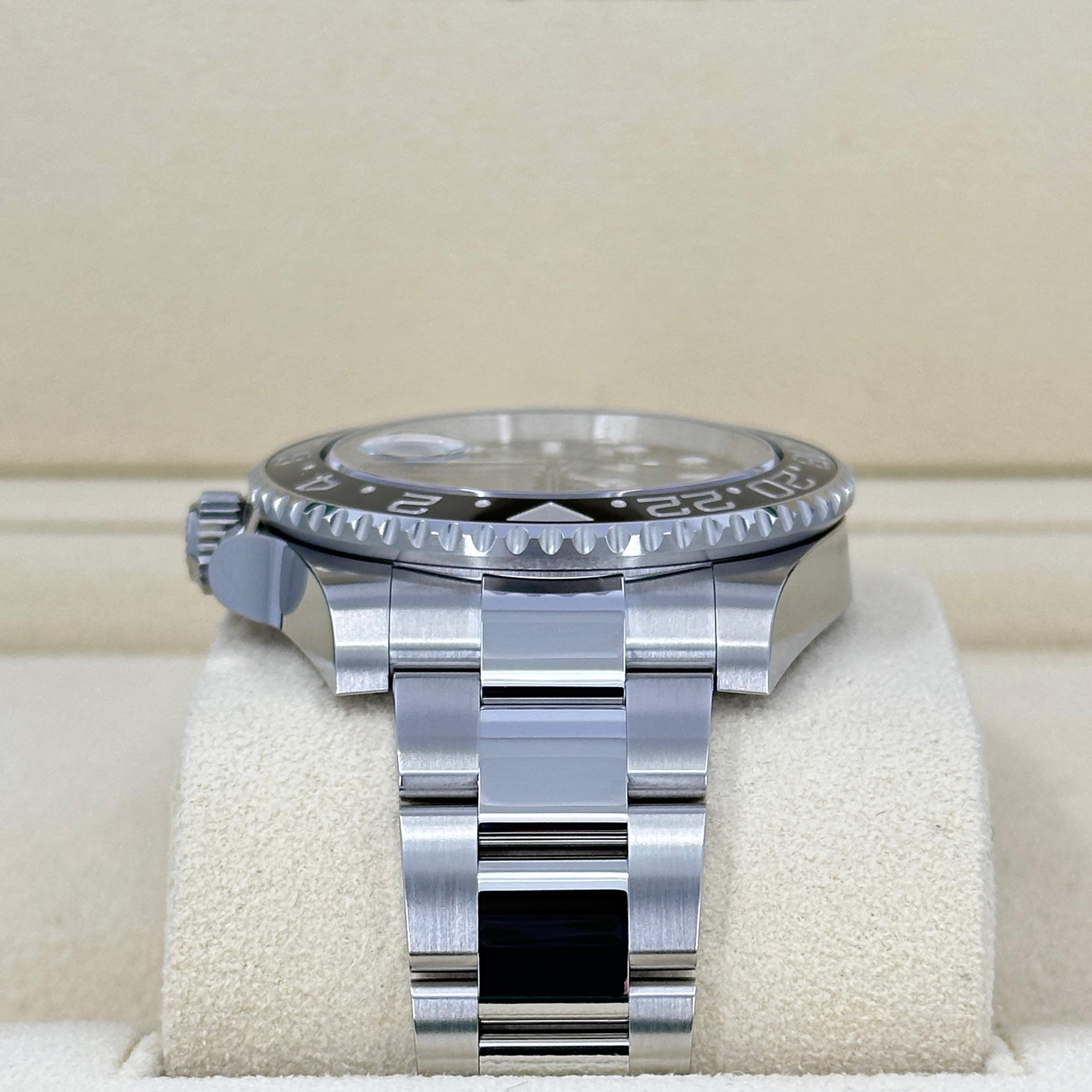Rolex GMT-Master II non indossato Numero di riferimento 126710GRNR, Set completo, 2025 in vendita 1