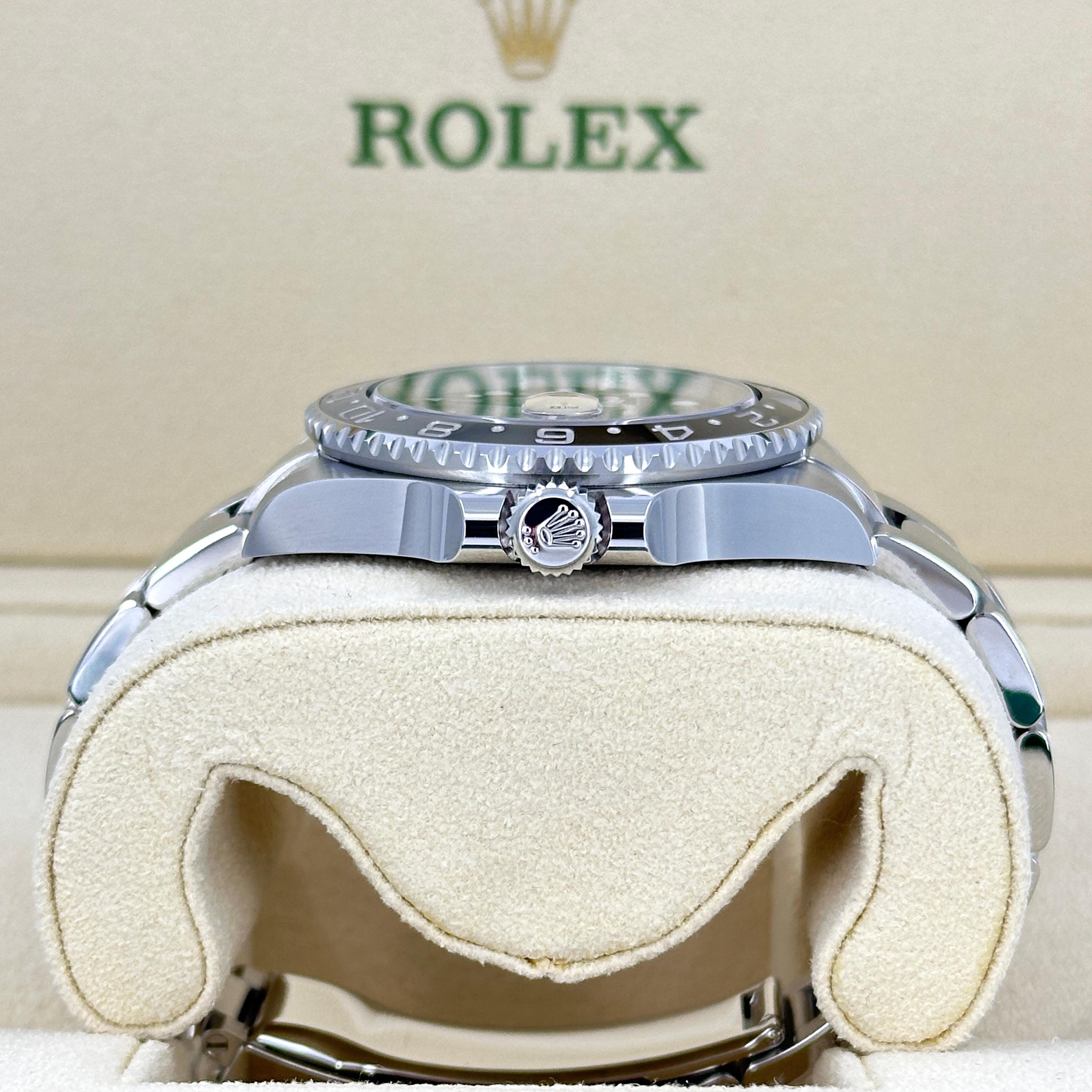 Rolex GMT-Master II non indossato Numero di riferimento 126710GRNR, Set completo, 2025 in vendita 2
