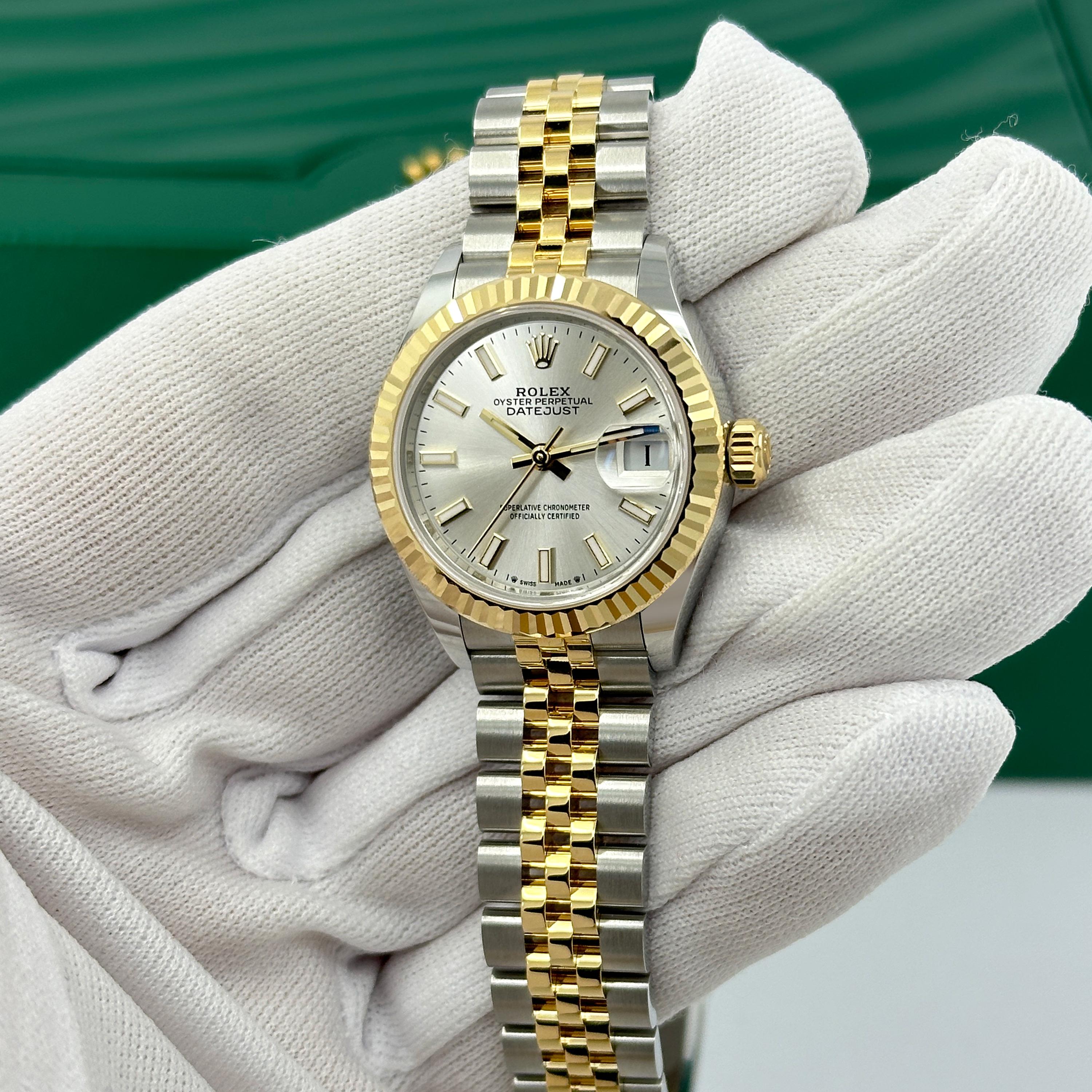 Ungetragene Rolex Lady-Datejust 28 Reference# 279173, Komplettset, 2025 im Angebot 10