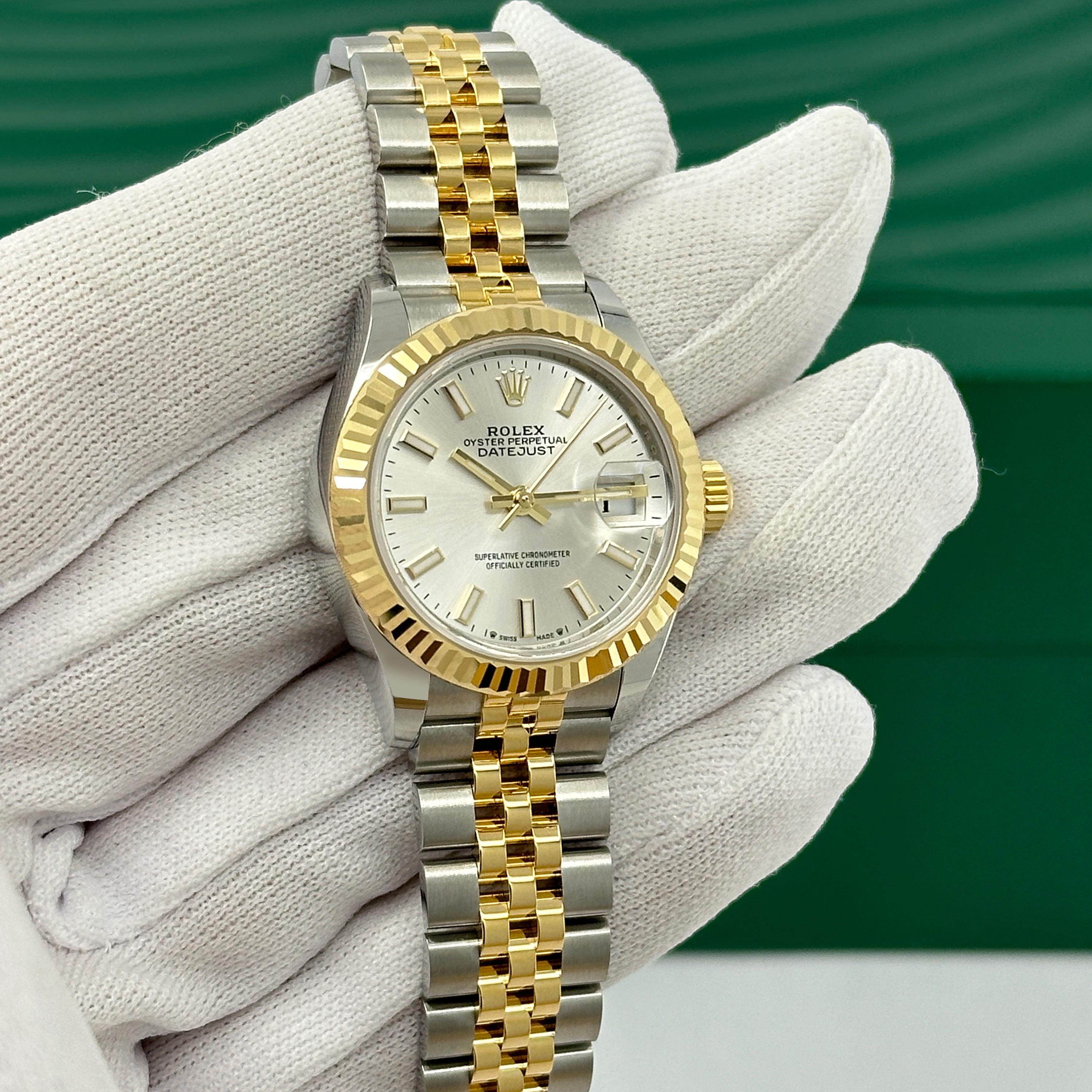 Ungetragene Rolex Lady-Datejust 28 Reference# 279173, Komplettset, 2025 im Angebot 12