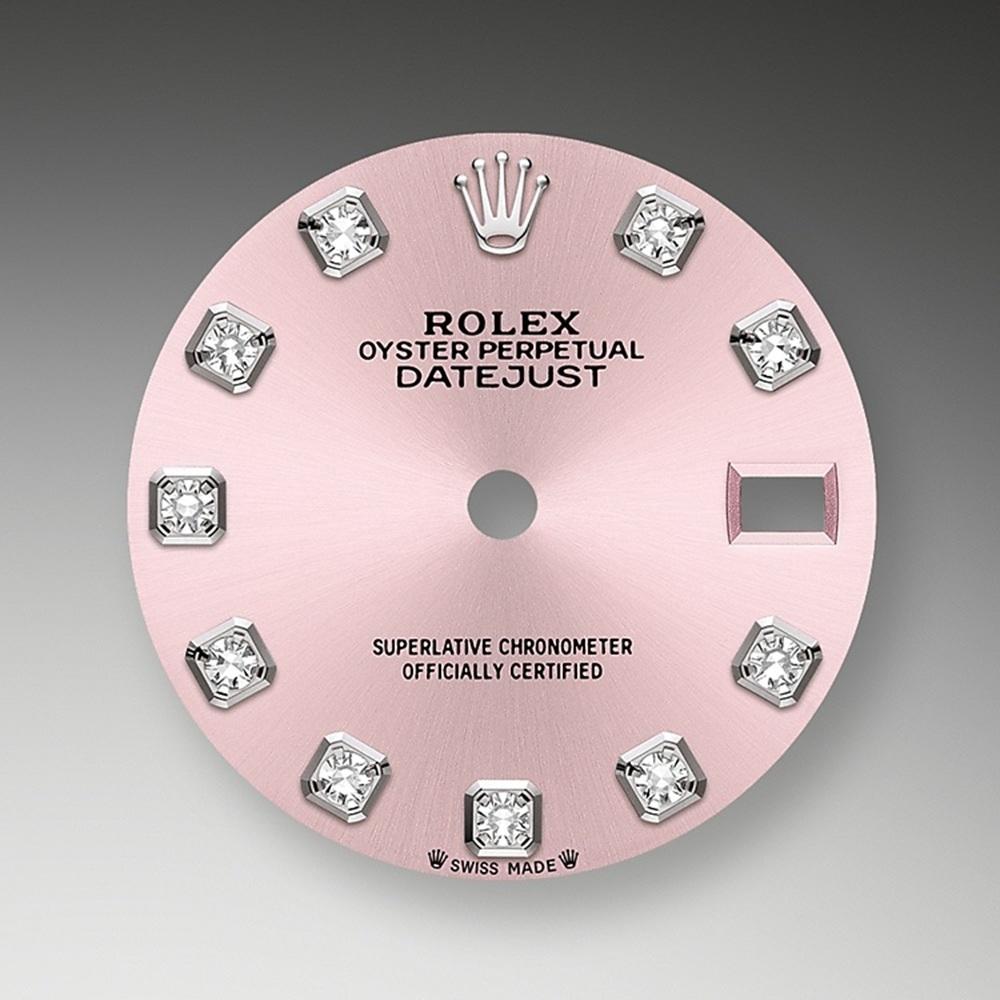 El Rolex Lady-Datejust 28 Ref. 279174-0003 encarna la esencia de la feminidad atemporal, el lujo y la precisión refinada. Este reloj clásico sin estrenar muestra la inigualable artesanía de Rolex a través de una armoniosa mezcla de acero Oystersteel