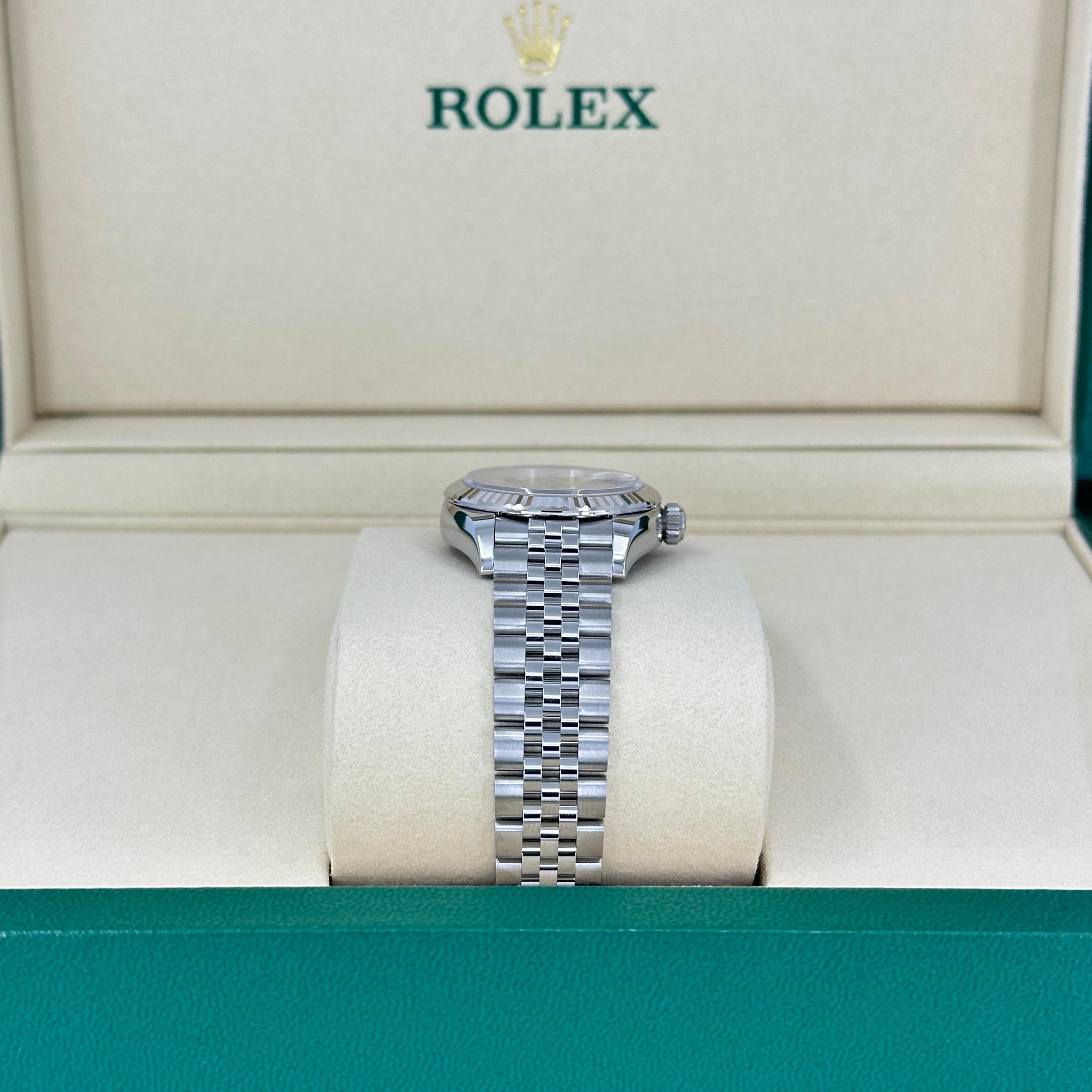 Ungetragene Rolex Lady-Datejust 28 Reference# 279174, Komplettset, 2025 im Zustand „Neu“ im Angebot in New York, NY