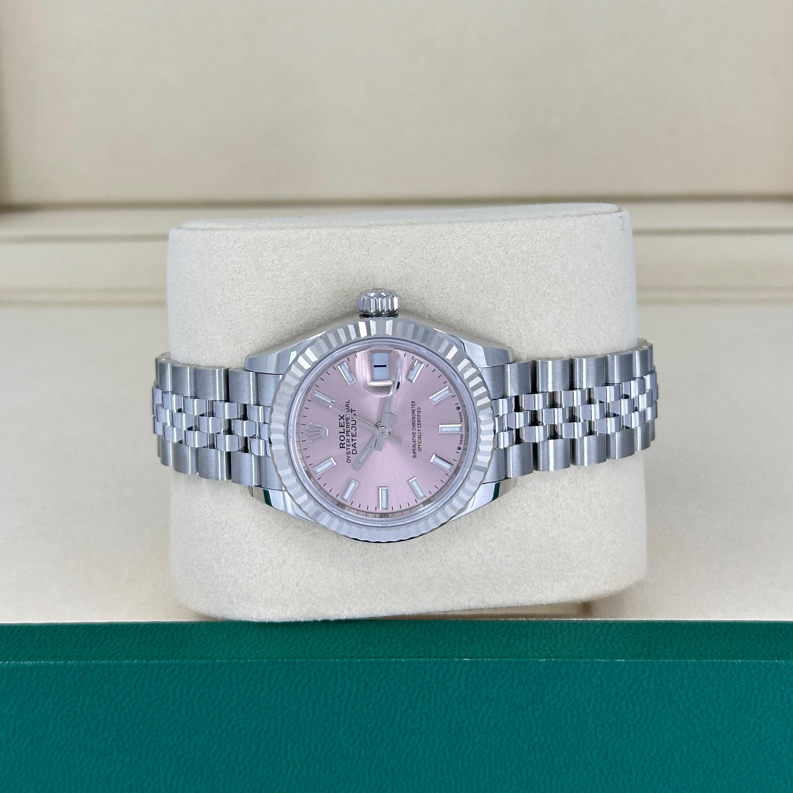 Ungetragene Rolex Lady-Datejust 28 Reference# 279174, Komplettset, 2025 im Angebot 4