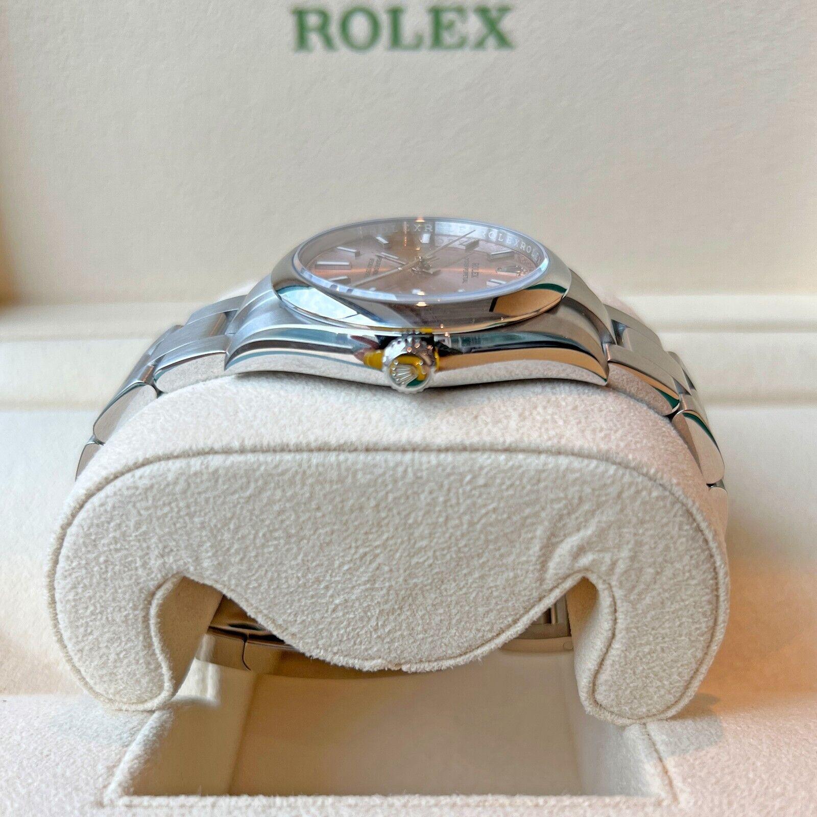 Ungetragene Rolex Oyster Perpetual 34 Reference# 124200, Komplettset, 2025 im Angebot 6