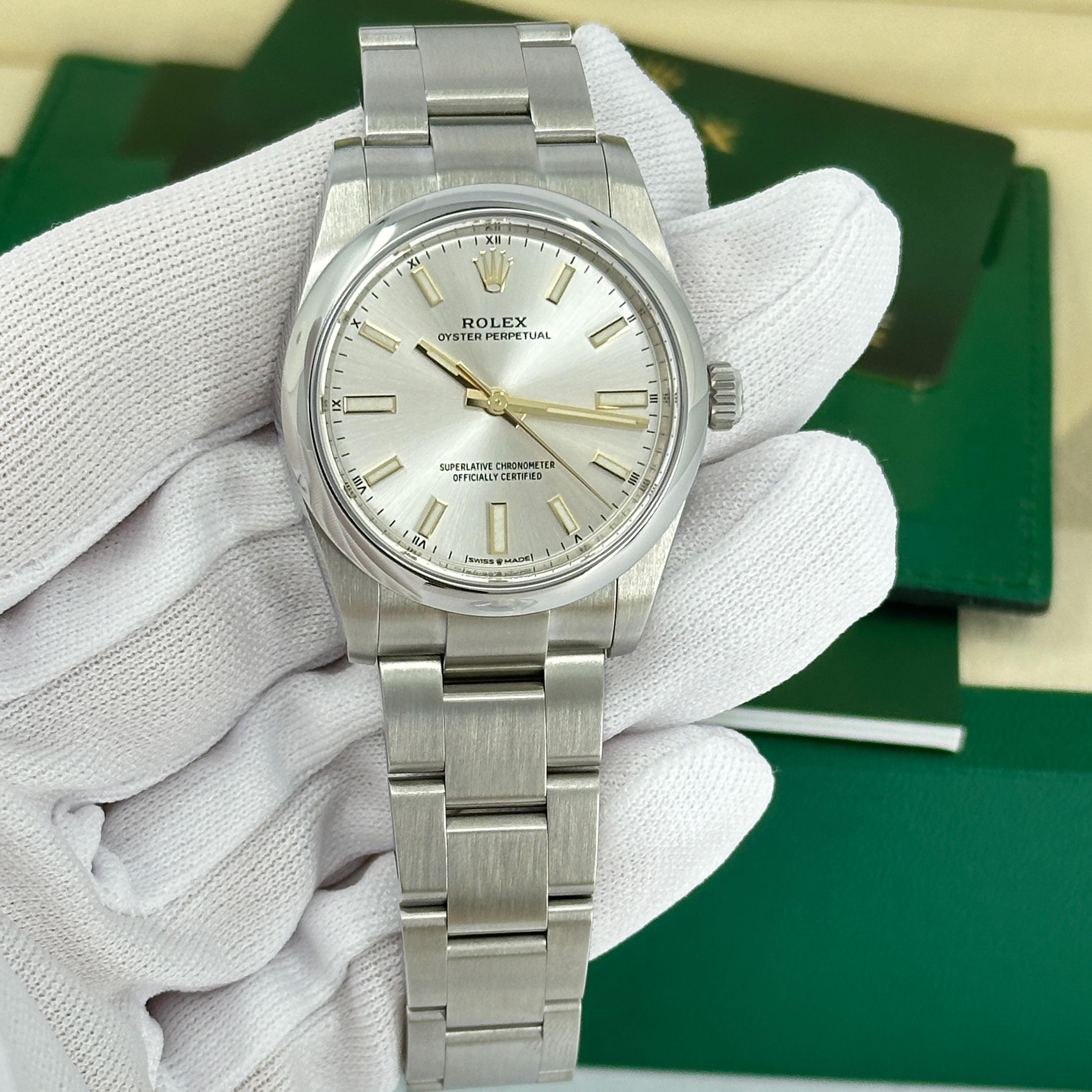 Ungetragene Rolex Oyster Perpetual 34 Reference# 124200, Komplettset, 2025 im Angebot 8