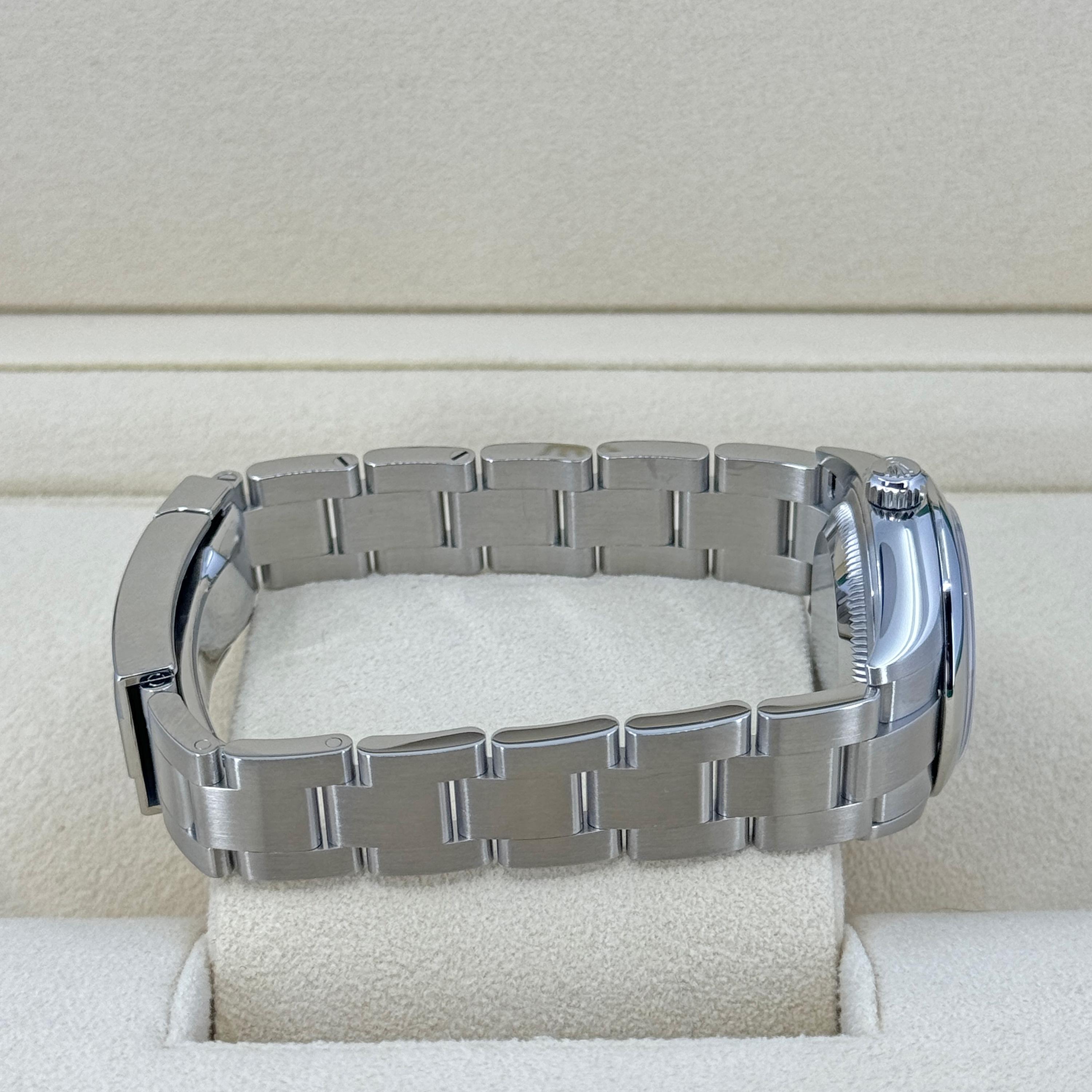 Ungetragene Rolex Oyster Perpetual 34 Reference# 124200, Komplettset, 2025 im Angebot 8