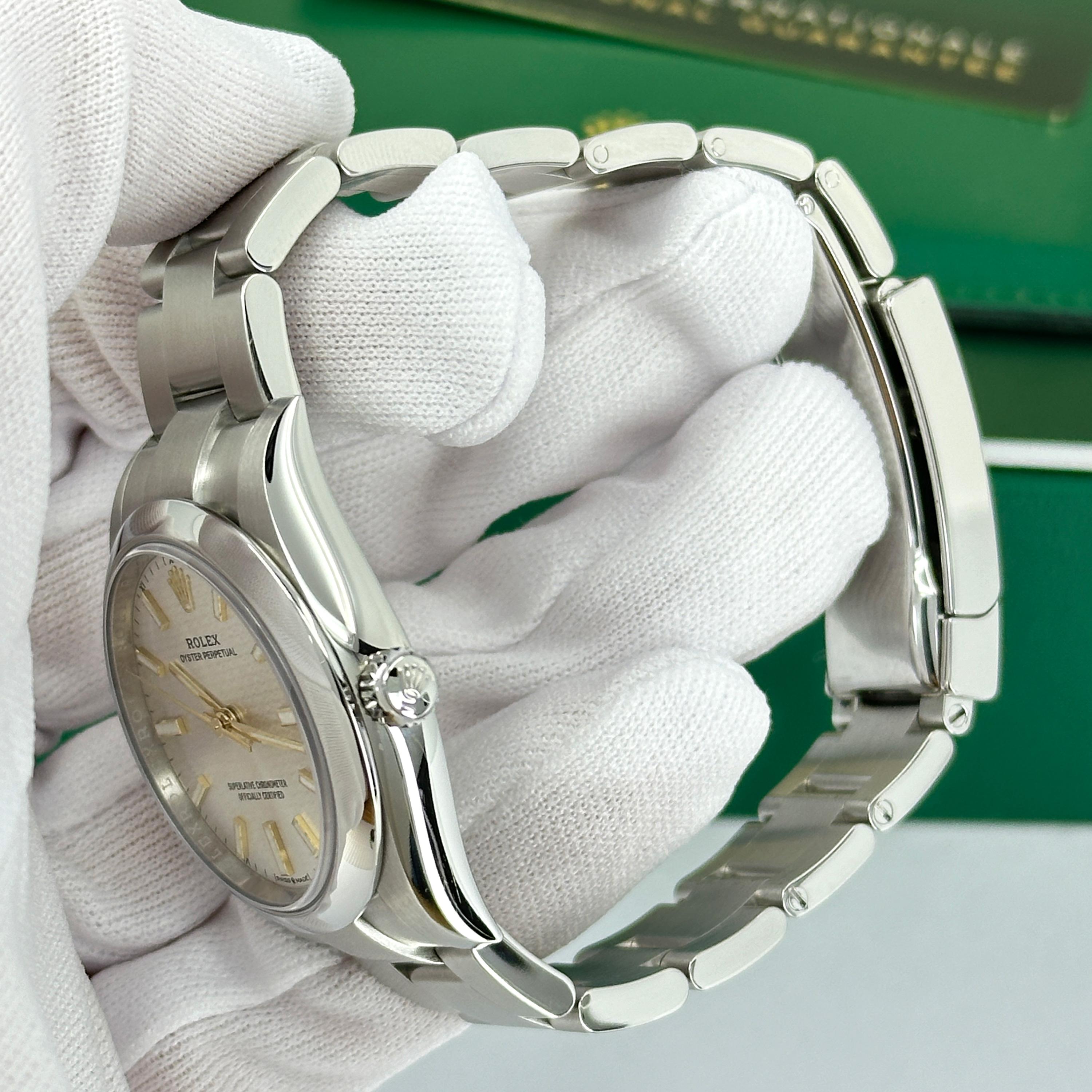 Ungetragene Rolex Oyster Perpetual 34 Reference# 124200, Komplettset, 2025 im Angebot 10