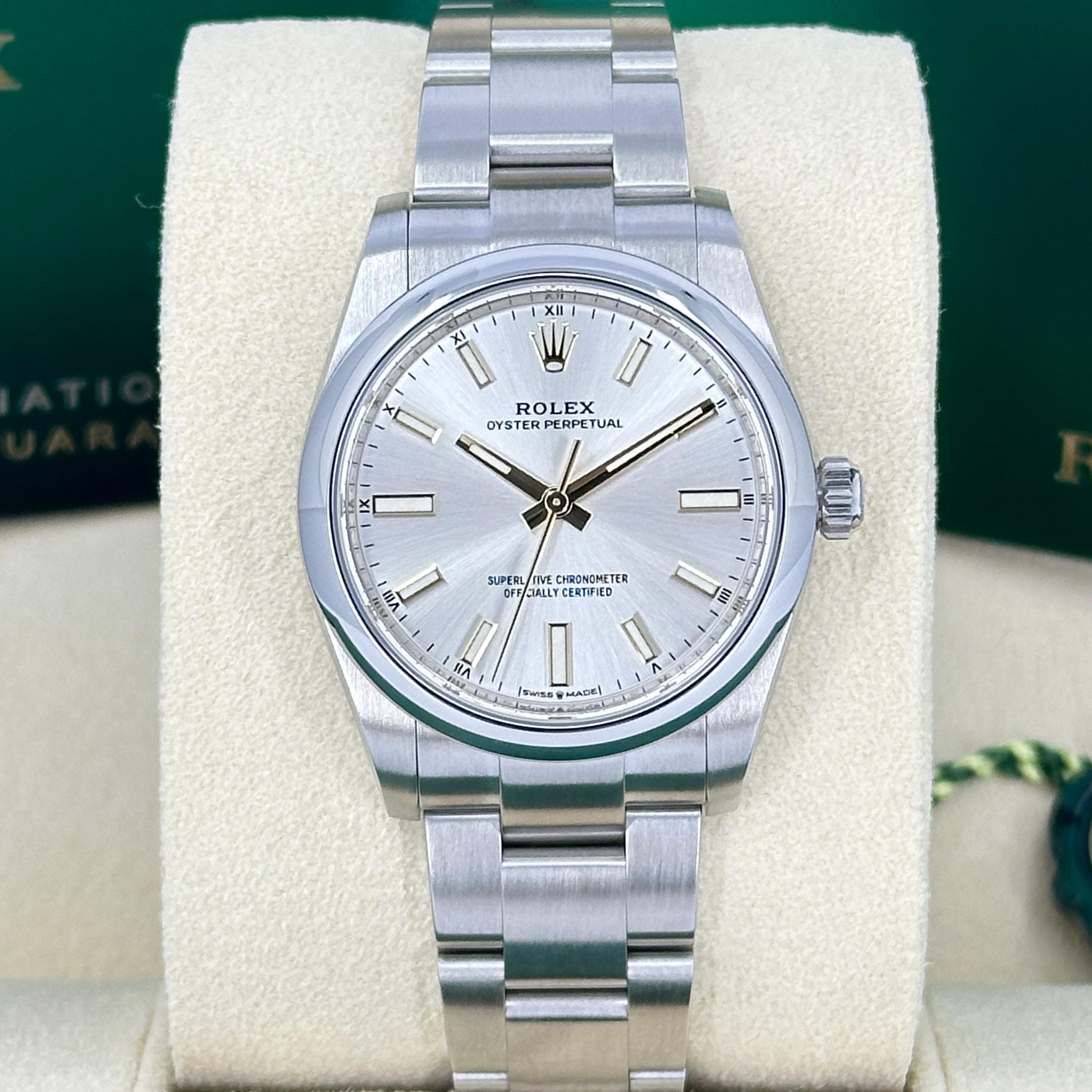 Die Rolex Oyster Perpetual 34 Ref. 124200-0001 ist eine Meisterklasse in zeitloser Schlichtheit und verkörpert den reinsten Ausdruck der legendären Uhrmacherkunst von Rolex. Als Teil der erneuerten Oyster Perpetual Linie bietet dieses 34-mm-Modell