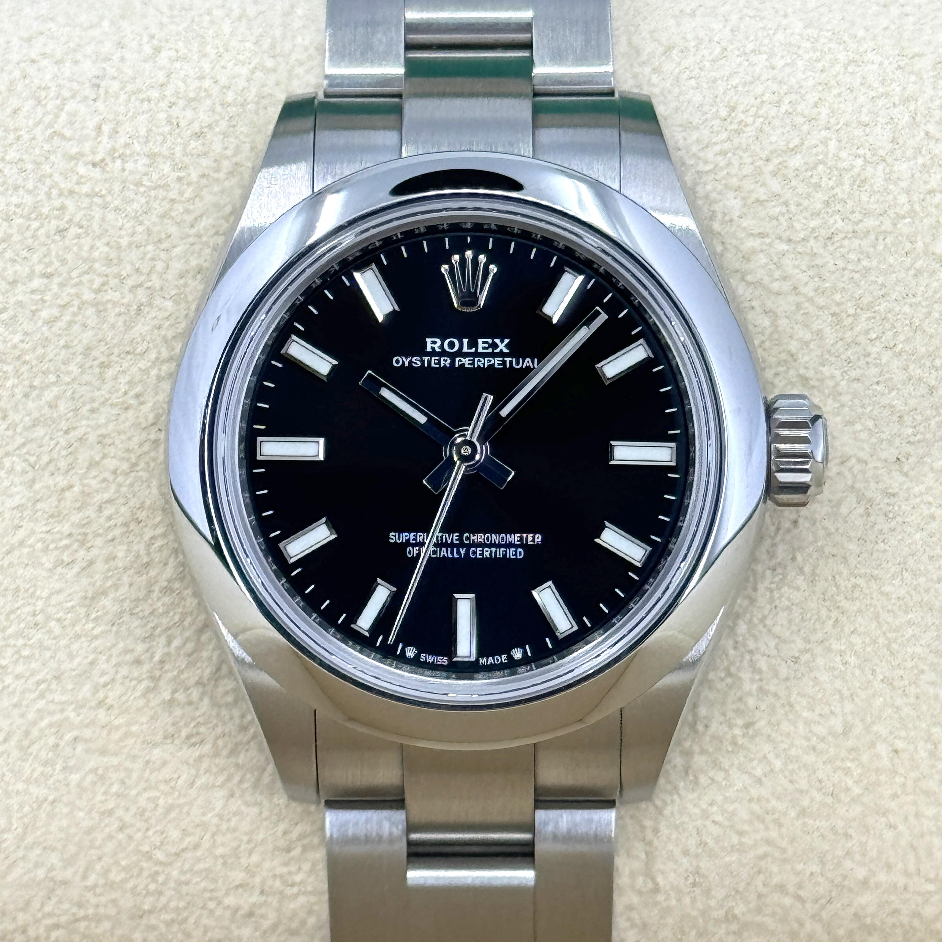 Ungetragene Rolex Oyster Perpetual 34 Reference# 124200, Komplettset, 2025 im Zustand „Neu“ im Angebot in New York, NY