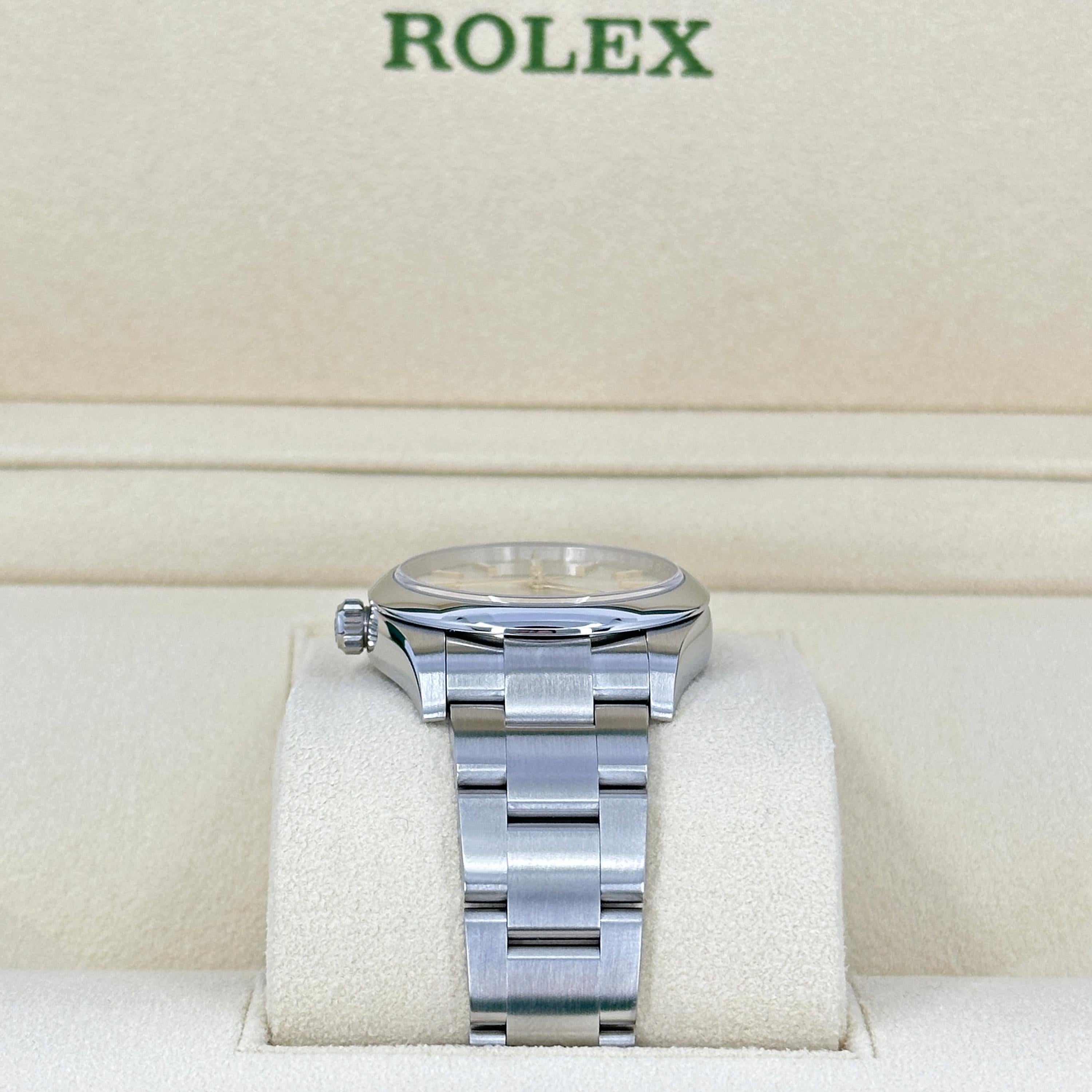 Ungetragene Rolex Oyster Perpetual 34 Reference# 124200, Komplettset, 2025 im Angebot 1