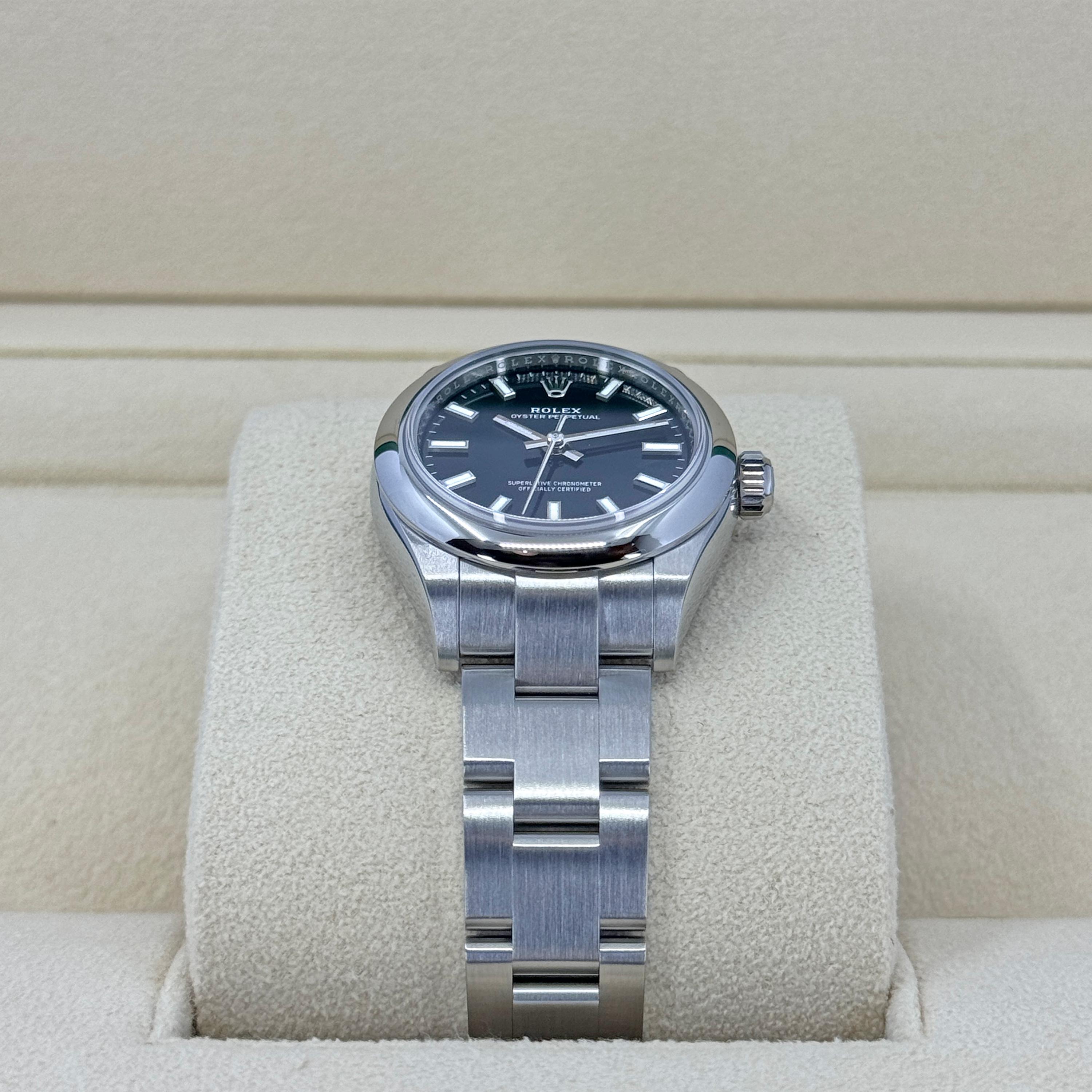 Ungetragene Rolex Oyster Perpetual 34 Reference# 124200, Komplettset, 2025 im Angebot 1