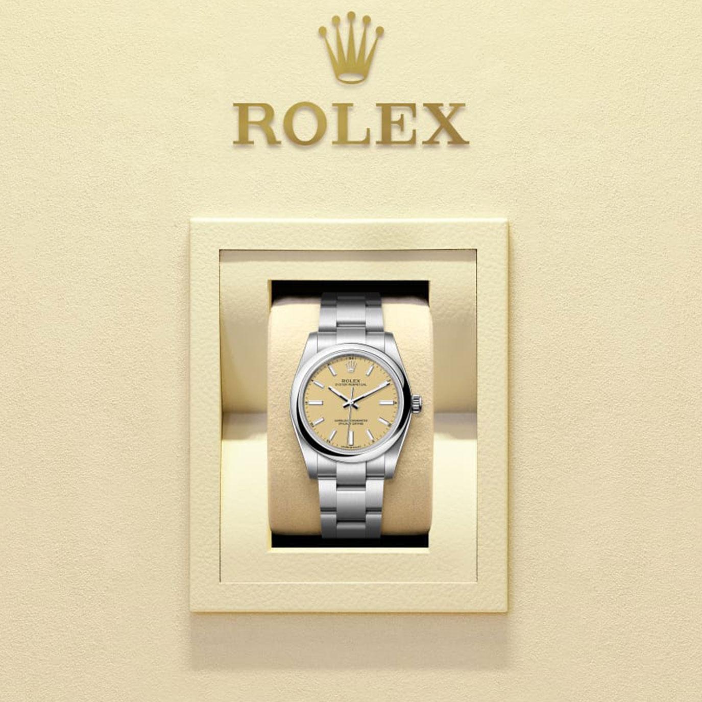 Rolex Oyster Perpetual 34 Riferimento# 124200, Set completo, 2025 in vendita 1