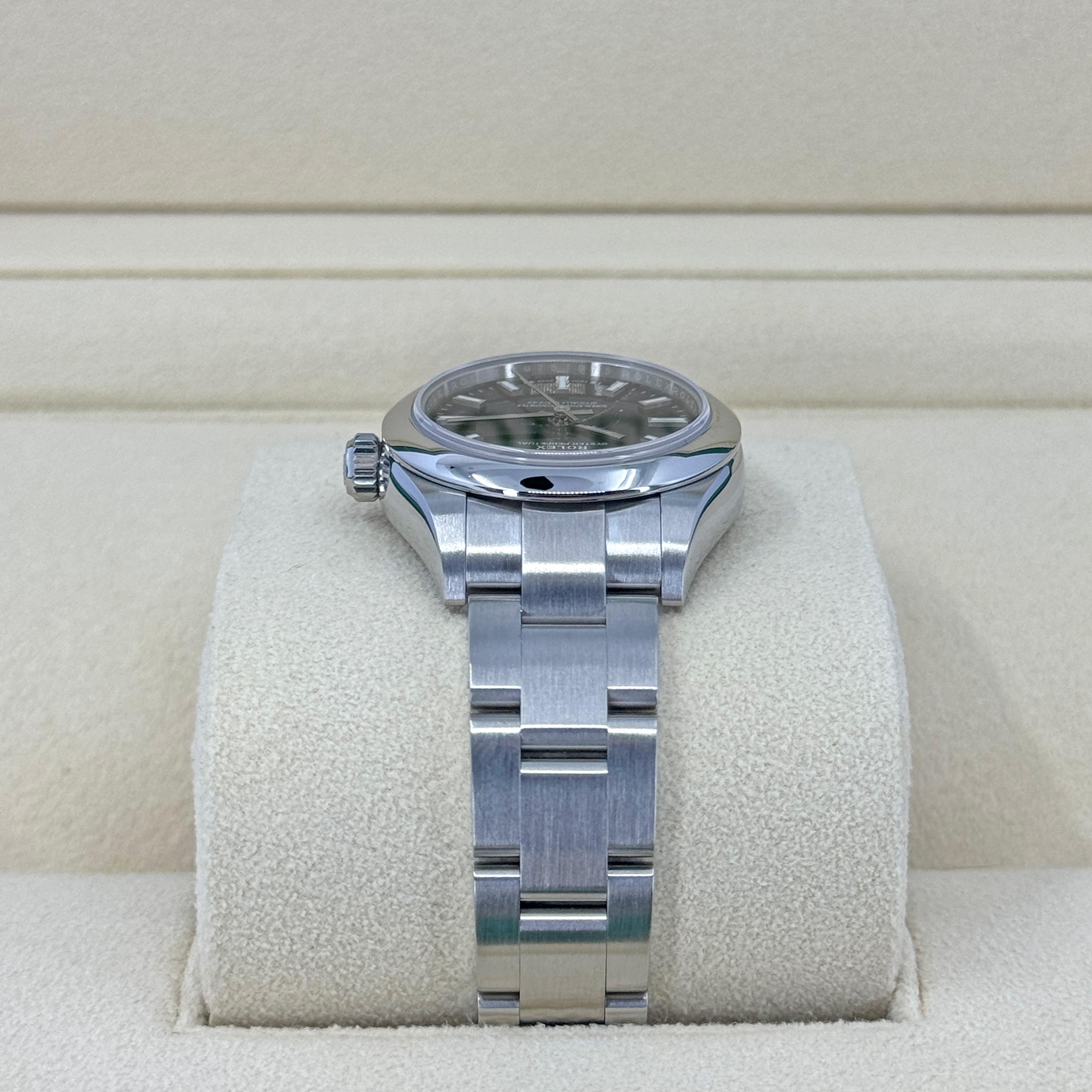Ungetragene Rolex Oyster Perpetual 34 Reference# 124200, Komplettset, 2025 im Angebot 5