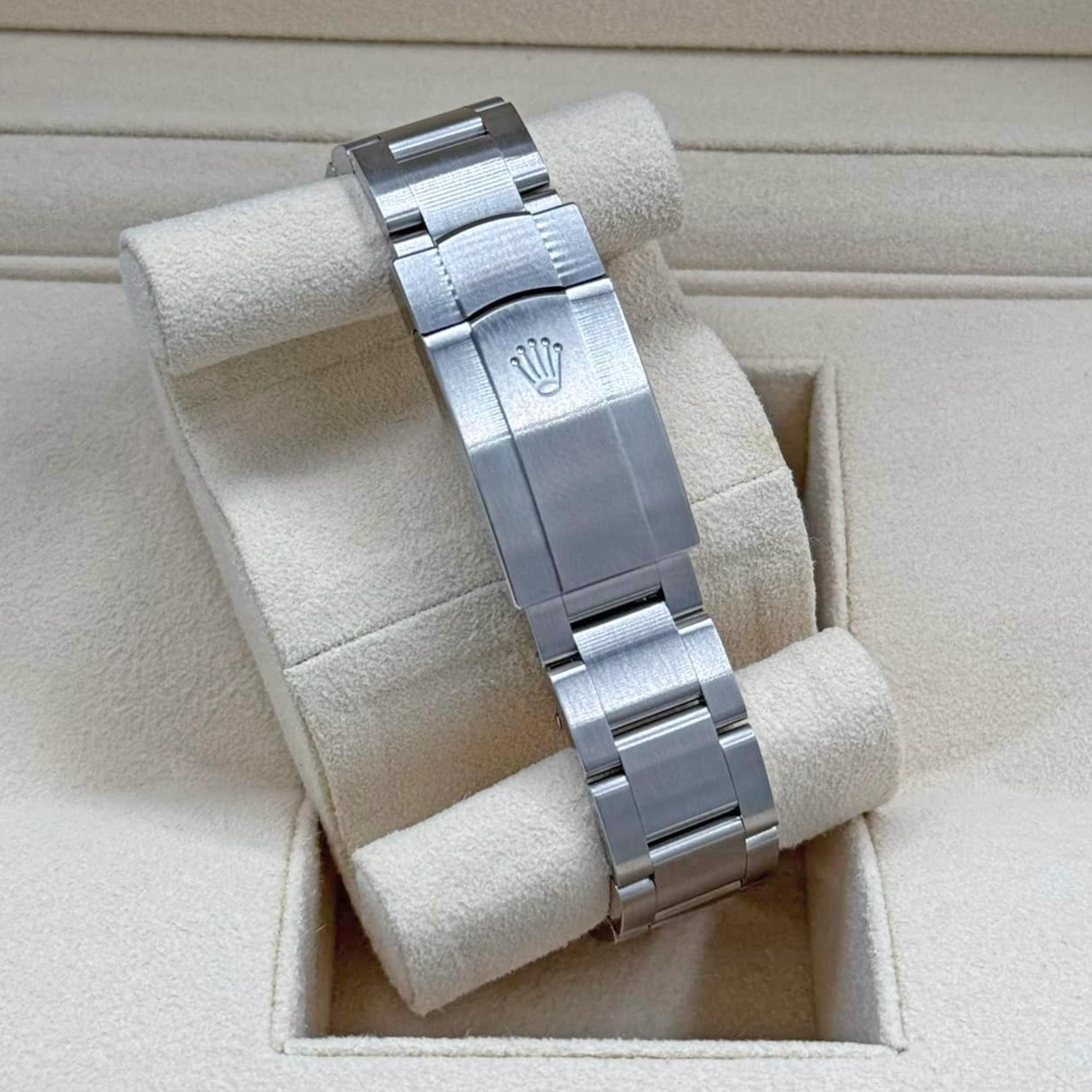 Rolex Oyster Perpetual 36 Riferimento# 126000, Set completo, 2025 in vendita 6
