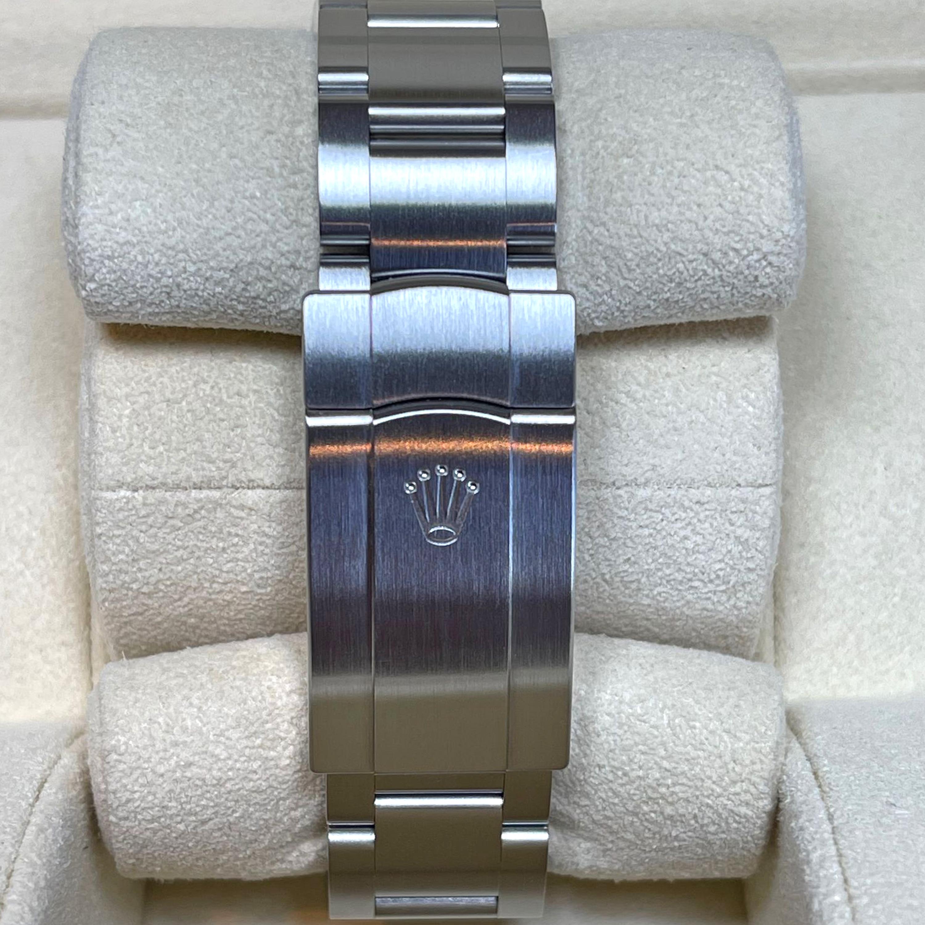 Rolex Oyster Perpetual 36 Riferimento# 126000, Set completo, 2025 in vendita 8