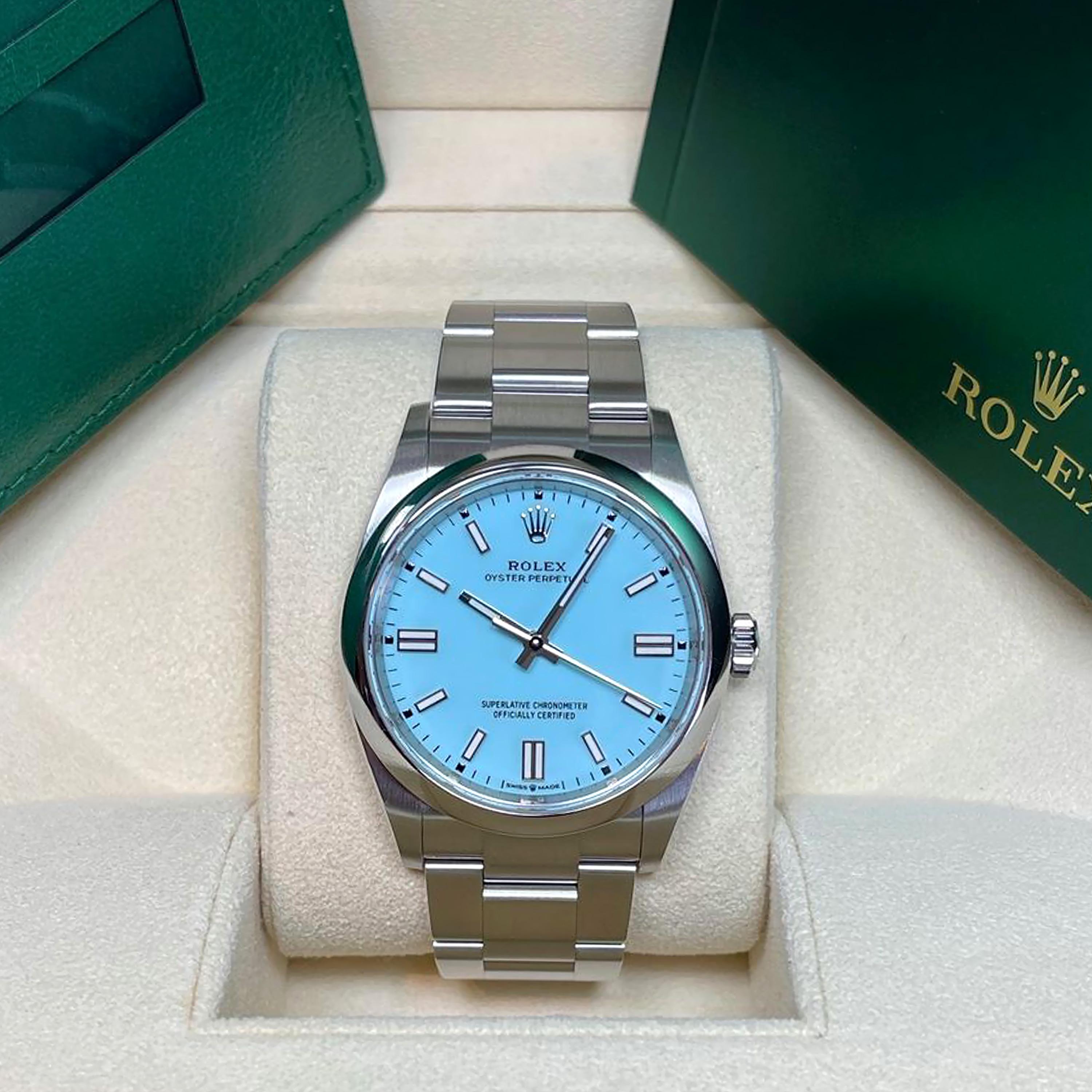Il Rolex Oyster Perpetual 36 Ref. 126000-0006 incarna l'essenza di un design senza tempo, di una semplicità raffinata e di prestazioni all'avanguardia. Realizzato interamente in Oystersteel, il modello da 36 mm di Rolex offre resistenza e