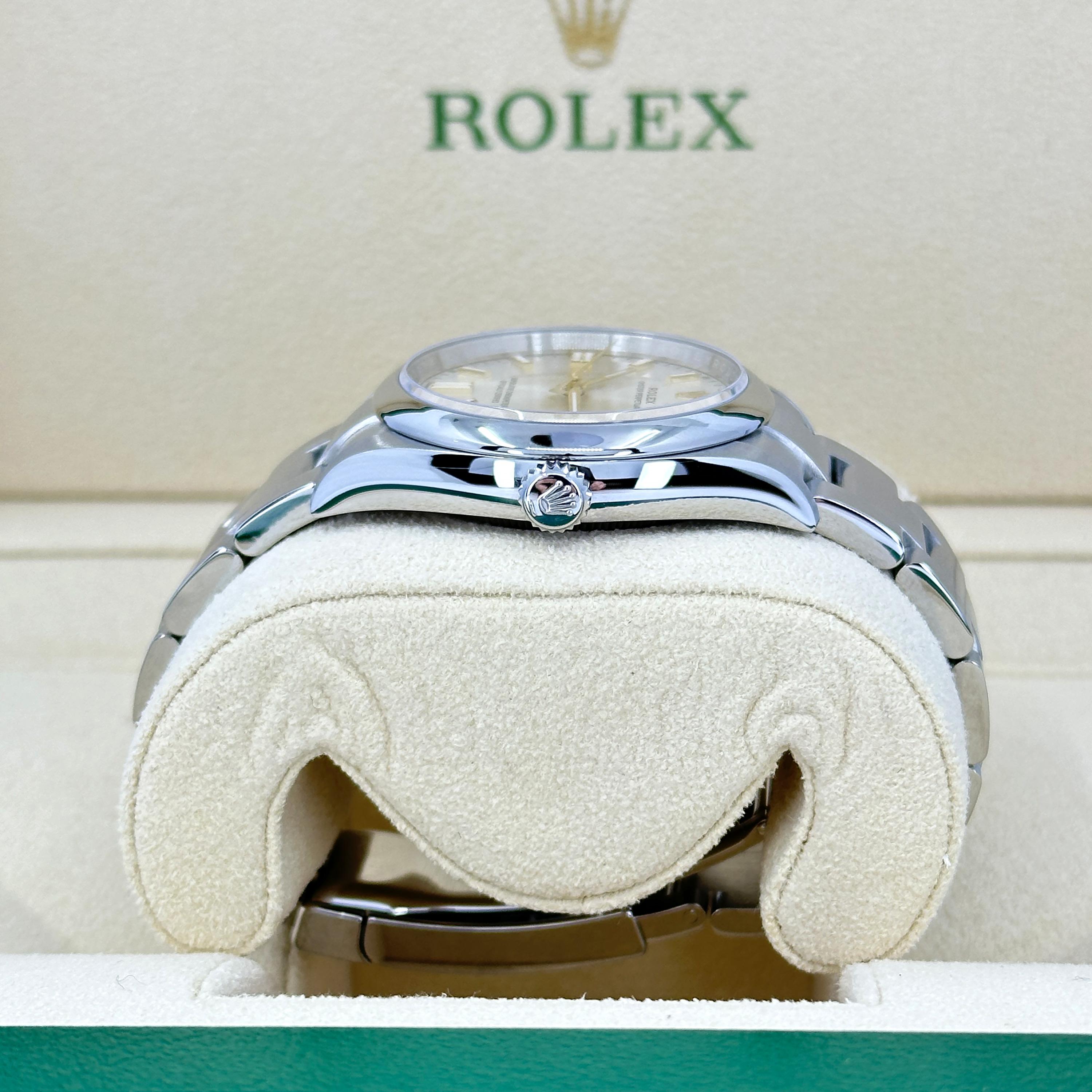 Ungetragene Rolex Oyster Perpetual 36 Reference# 126000, Komplettset, 2025 im Angebot 3