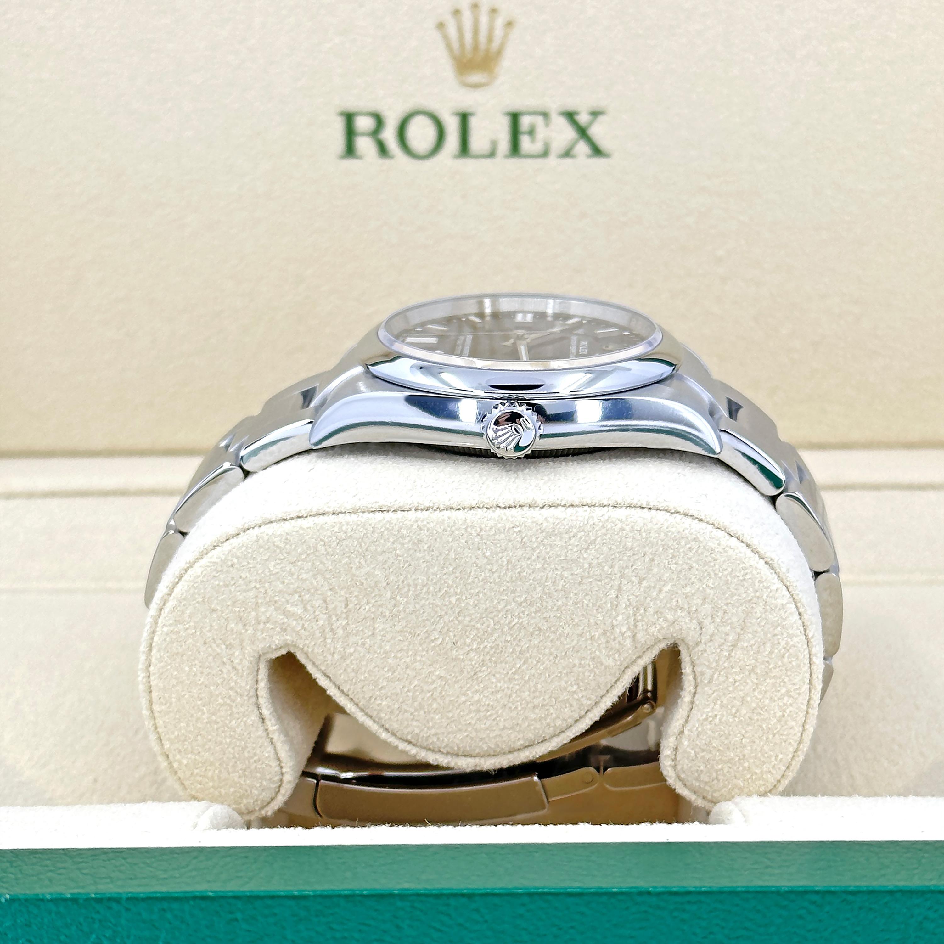 Ungetragene Rolex Oyster Perpetual 36 Reference# 126000, Komplettset, 2025 im Angebot 3