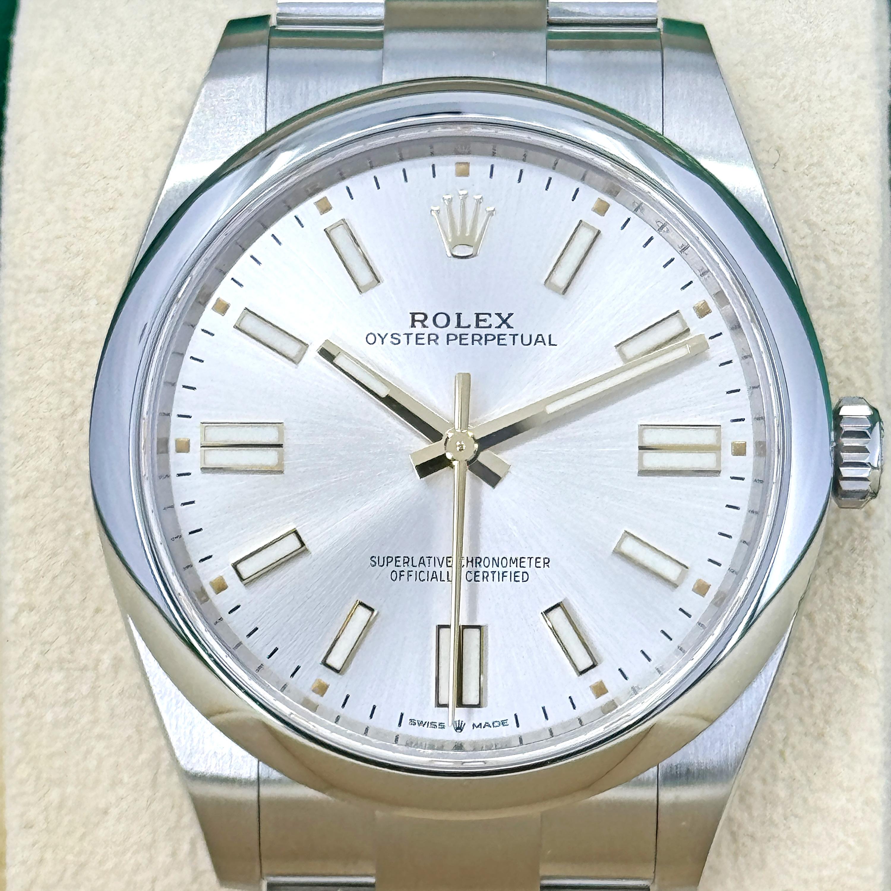 El Rolex Oyster Perpetual 41 Ref. 124300-0001 encarna la esencia más pura del diseño Rolex: limpio, atemporal y sumamente versátil. Presentado en 2020 como parte de la renovada colección Oyster Perpetual, este modelo se distingue por su elegante