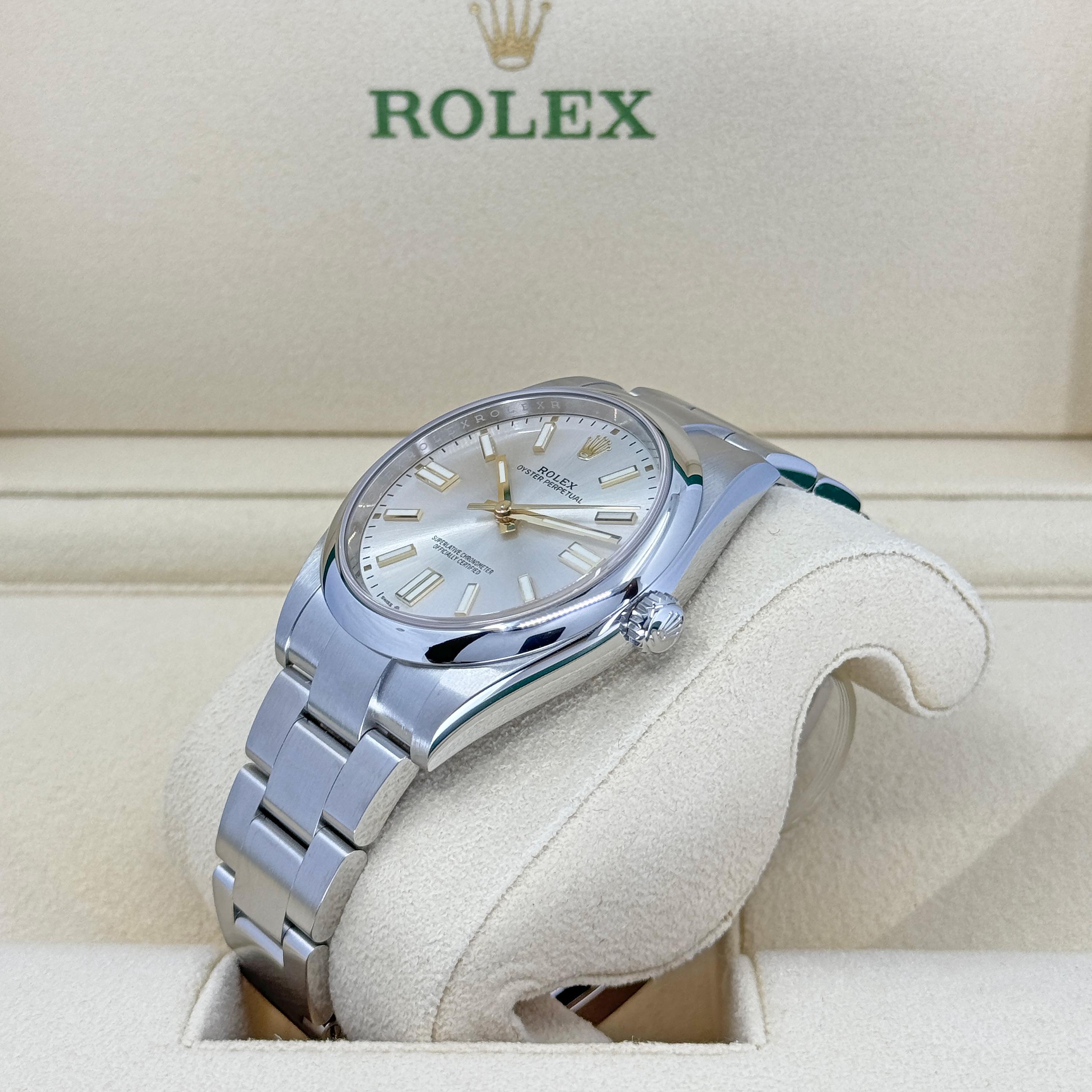 Sin usar Rolex Oyster Perpetual Sin Fecha Referencia# 124300, Juego completo, 2025 en Nuevo estado para la venta en New York, NY