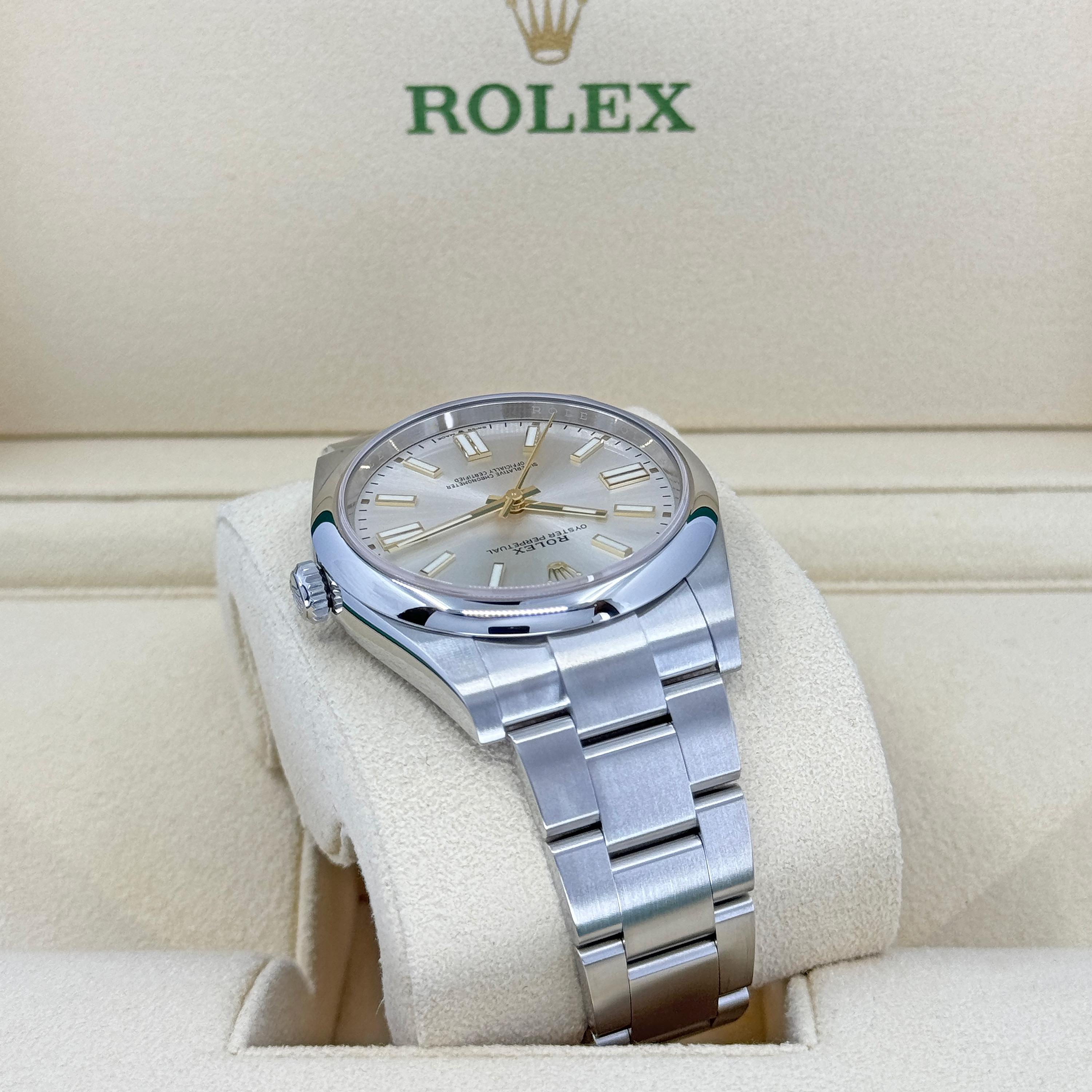 Femenino o masculino Sin usar Rolex Oyster Perpetual Sin Fecha Referencia# 124300, Juego completo, 2025 en venta