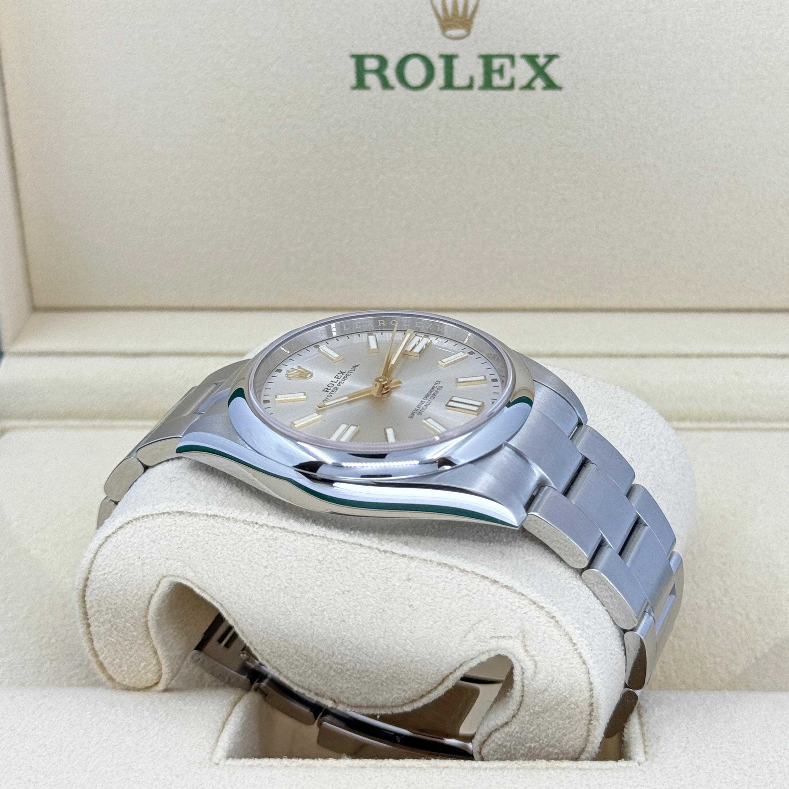 Sin usar Rolex Oyster Perpetual Sin Fecha Referencia# 124300, Juego completo, 2025 en venta 3