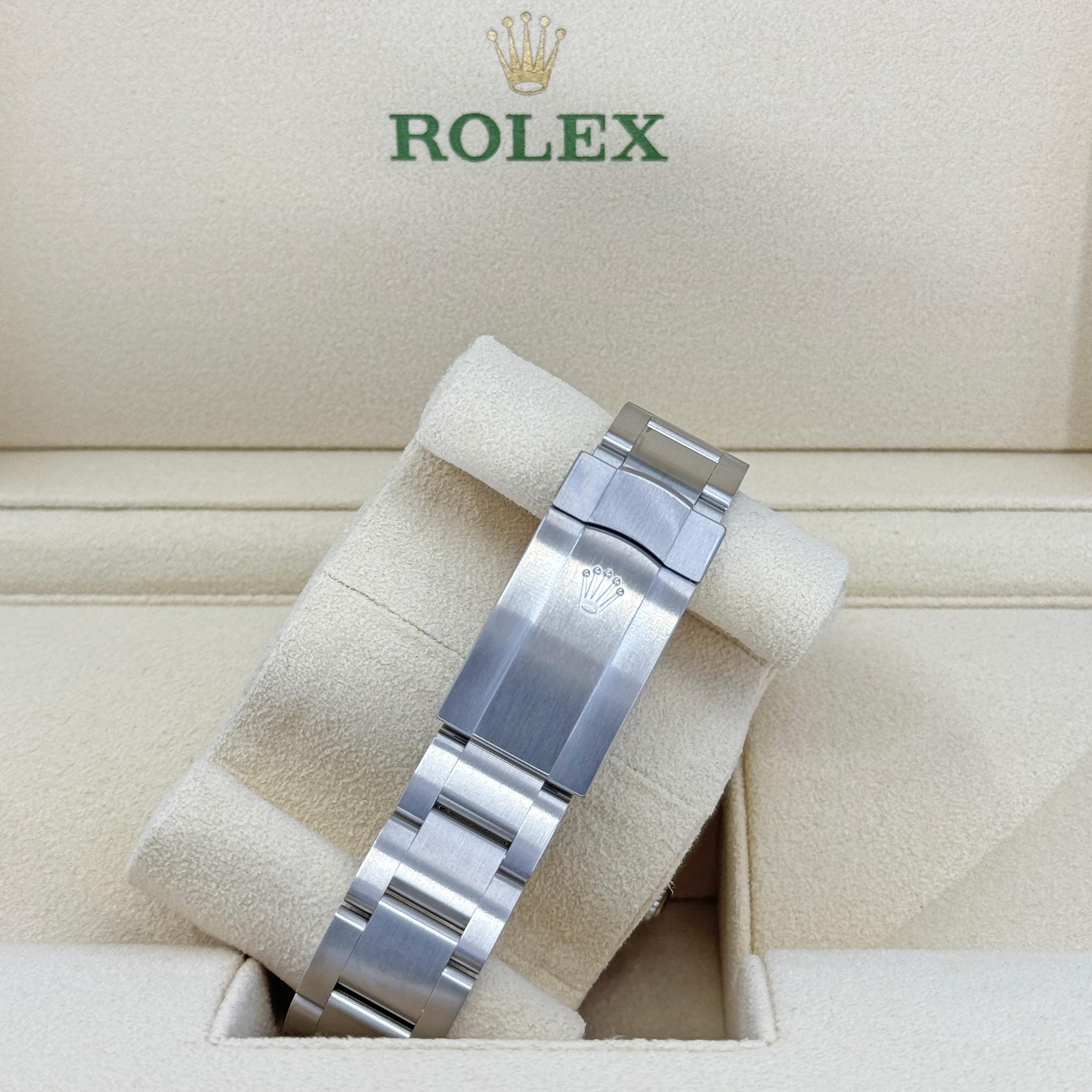 Sin usar Rolex Oyster Perpetual Sin Fecha Referencia# 124300, Juego completo, 2025 en venta 4