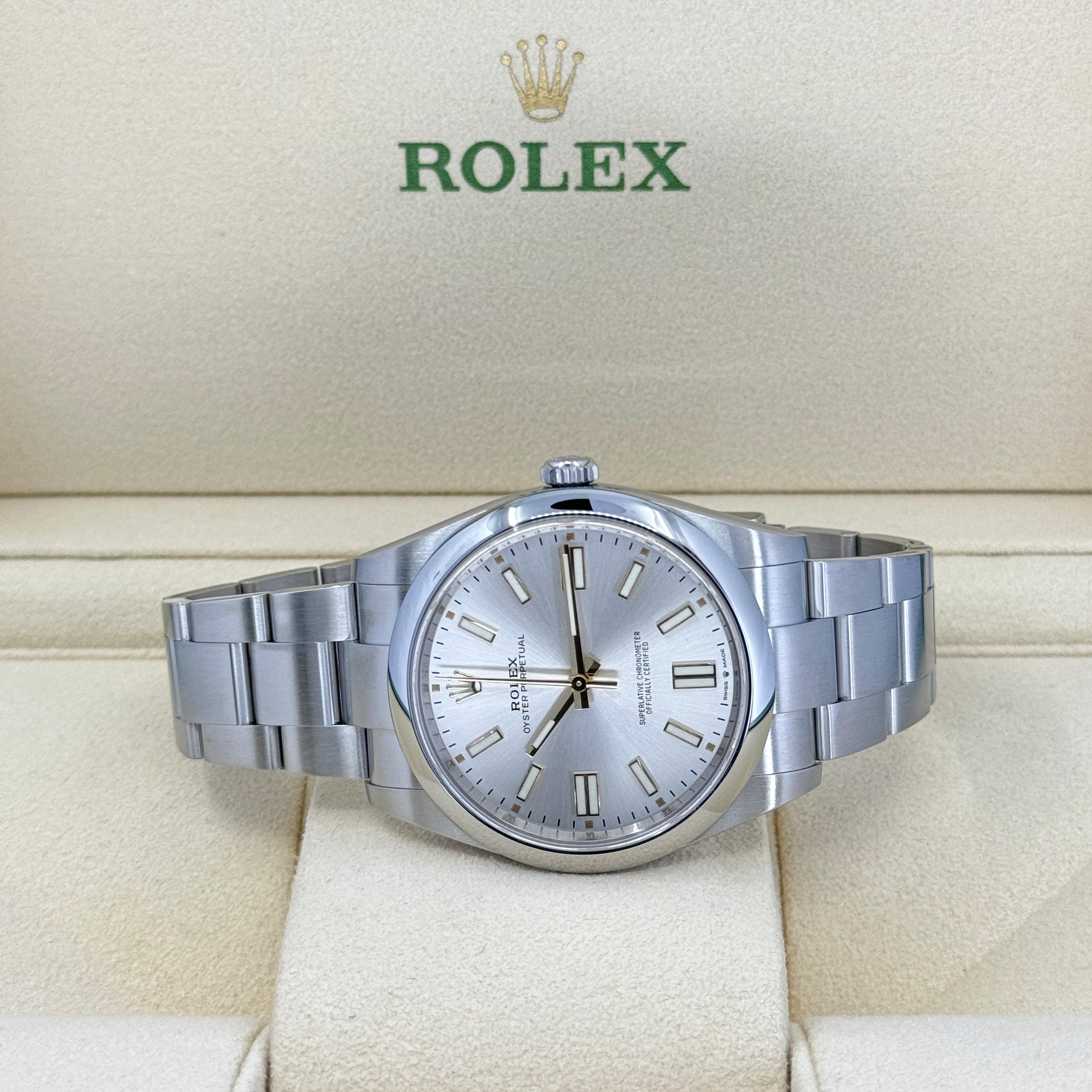 Sin usar Rolex Oyster Perpetual Sin Fecha Referencia# 124300, Juego completo, 2025 en venta 5