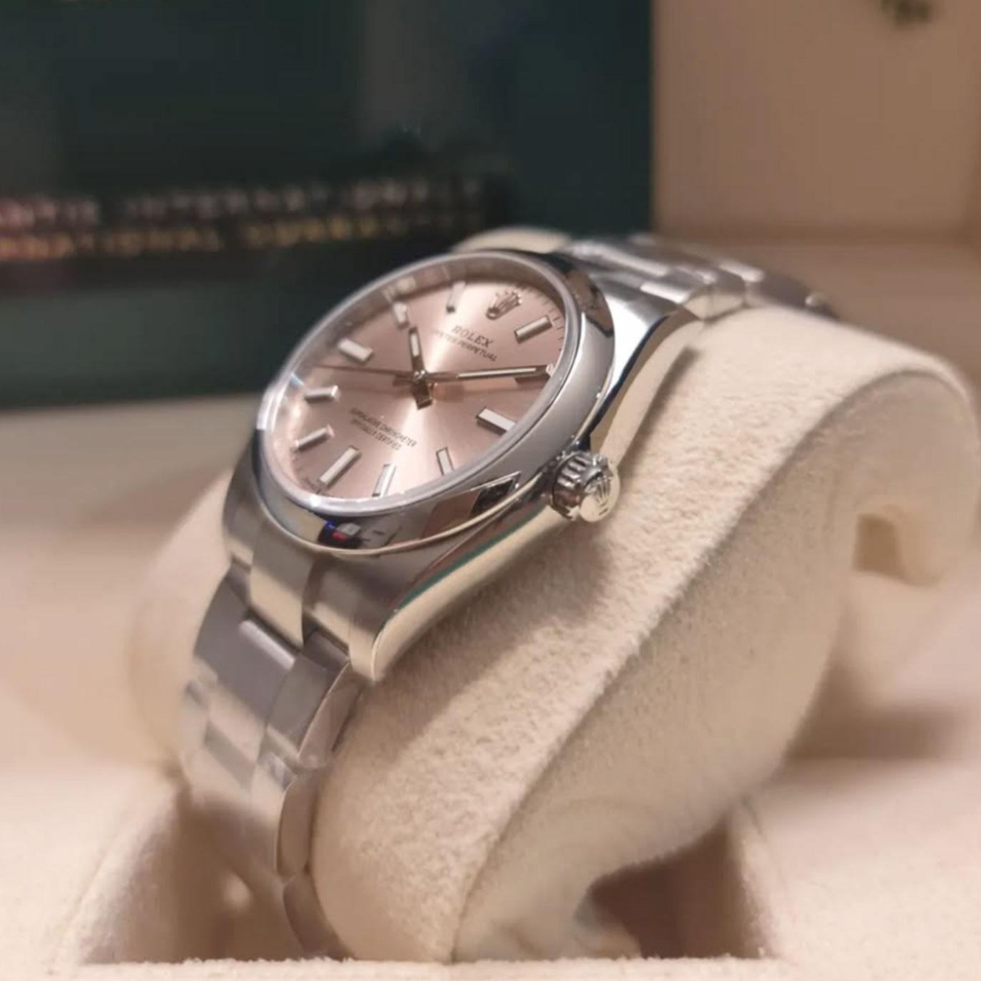 da uomo o donna Rolex Oyster Perpetual Riferimento# 124200, Set completo, 2025 in vendita