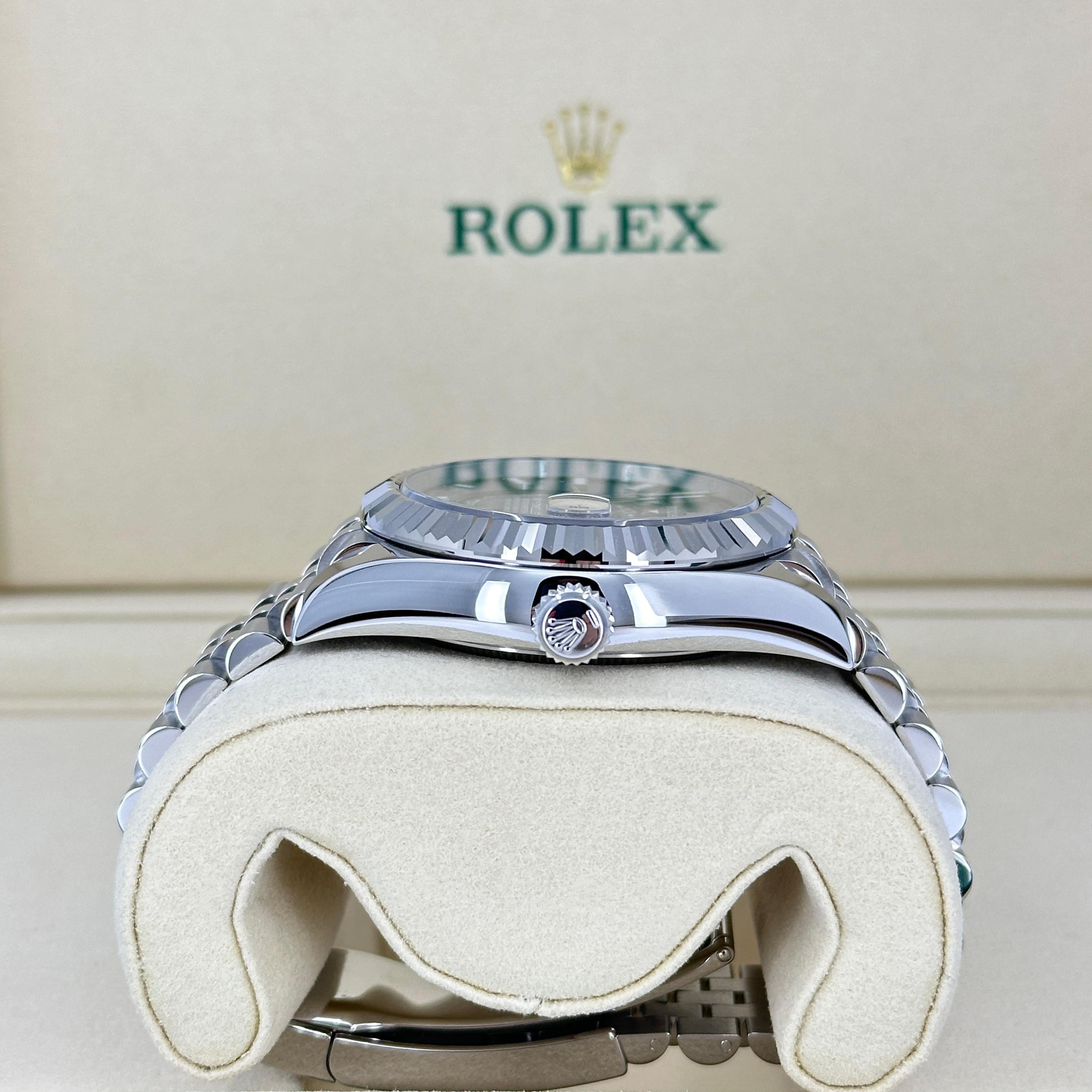 Rolex Sky-Dweller 42 sin usar Referencia# 336934, Juego completo, 2025 en venta 2