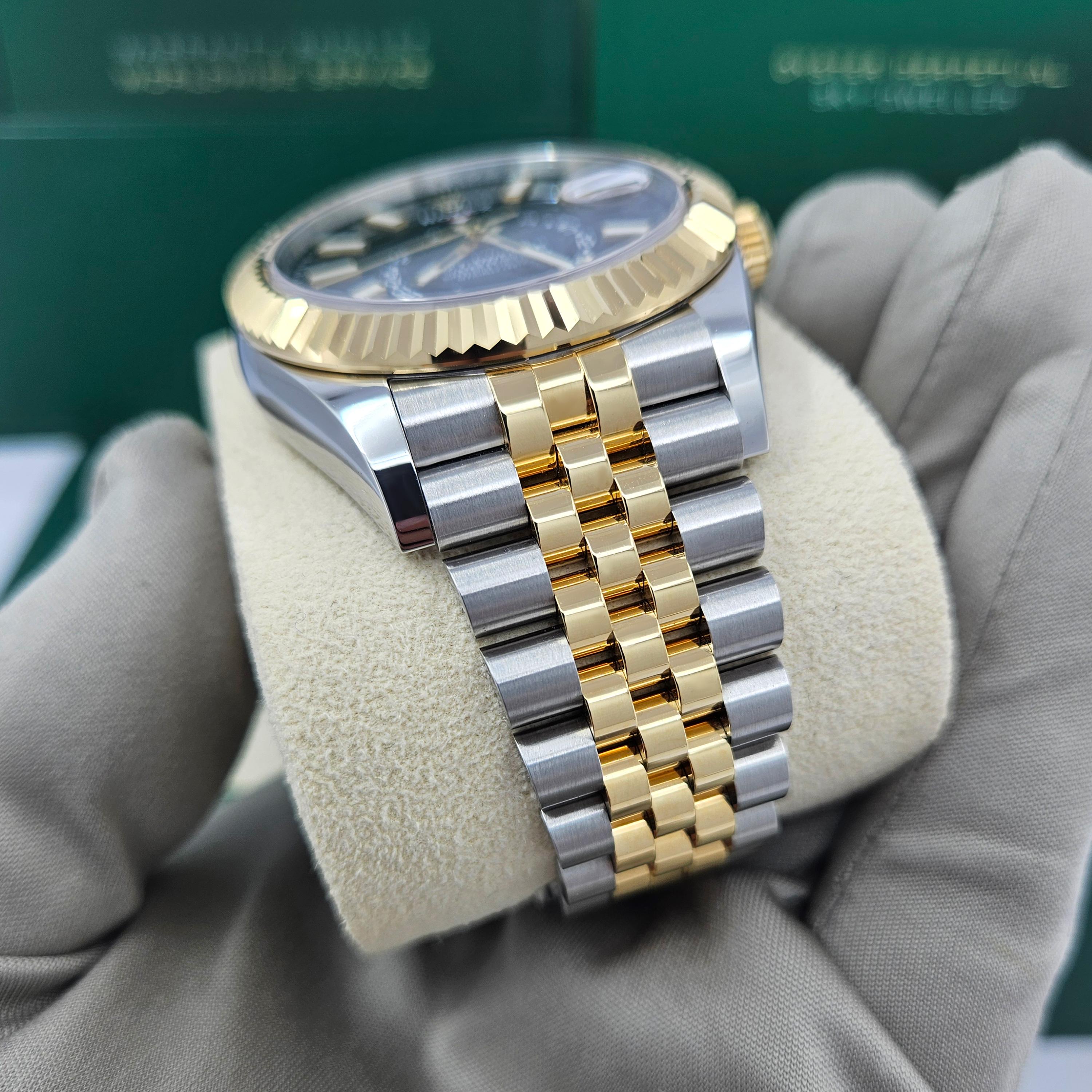 Ungetragene Rolex Sky-Dweller Referenznummer 336933, Komplettset, 2025 im Angebot 6