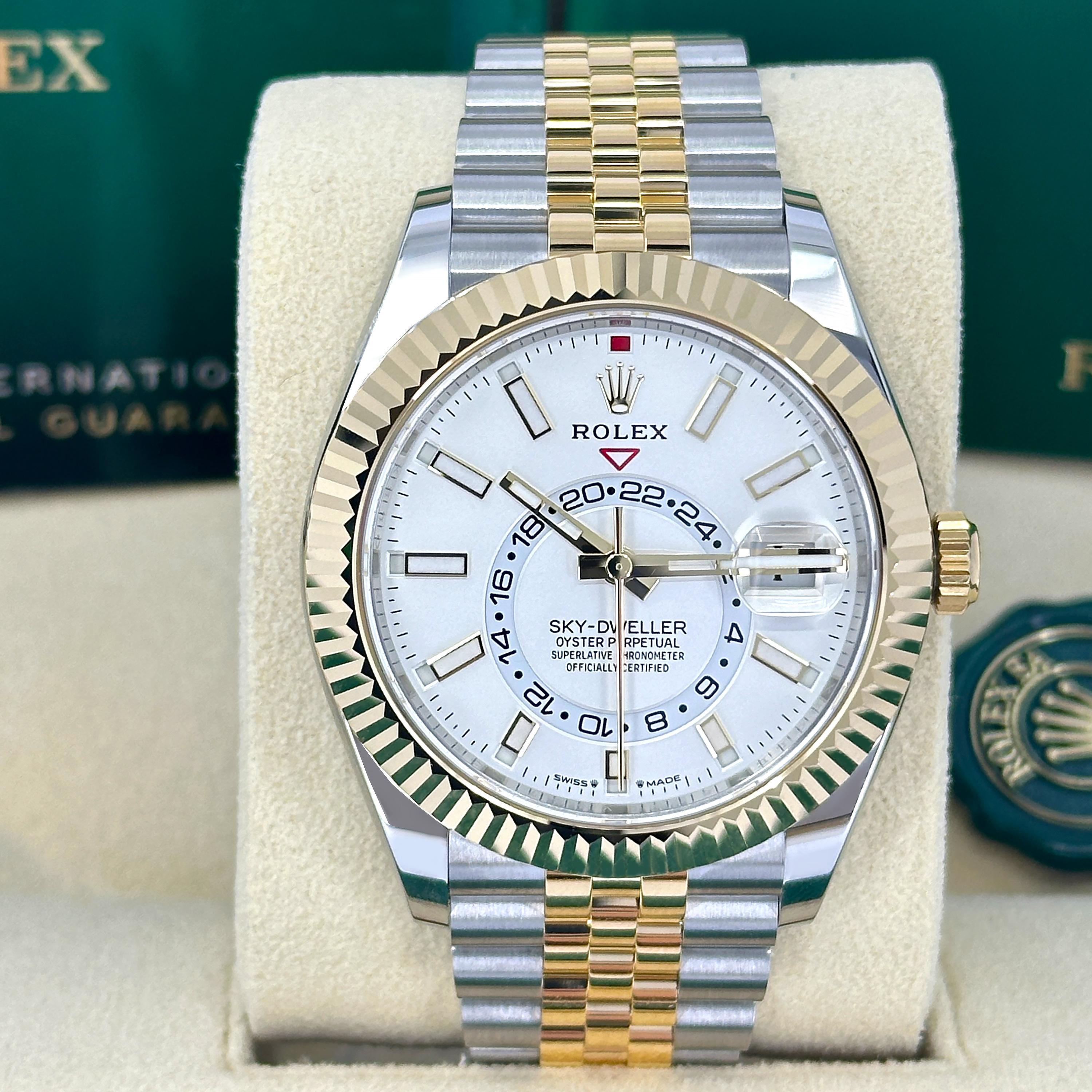 Ungetragene Rolex Sky-Dweller Referenznummer 336933, Komplettset, 2025 im Zustand „Neu“ im Angebot in New York, NY