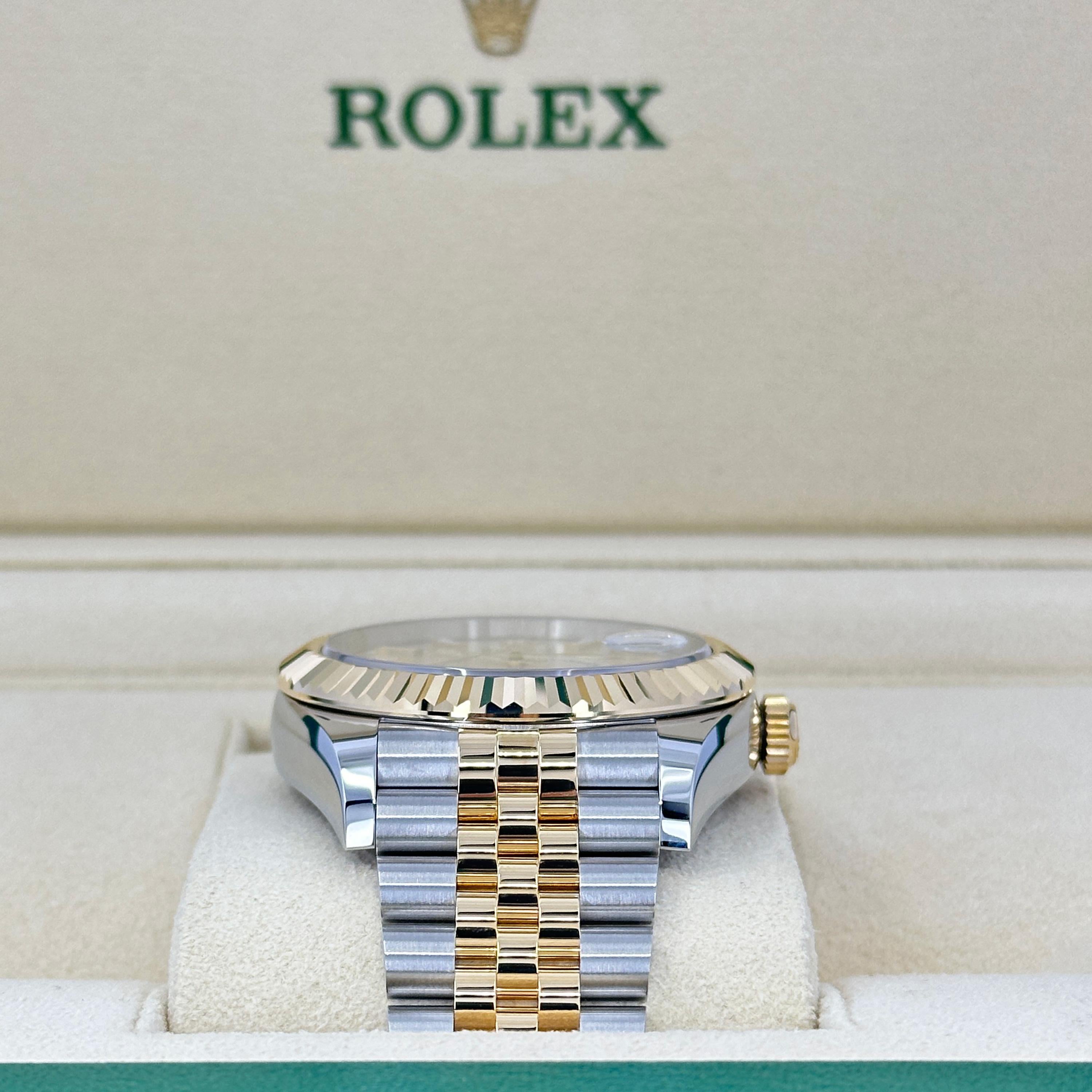 Ungetragene Rolex Sky-Dweller Referenznummer 336933, Komplettset, 2025 für Damen oder Herren im Angebot