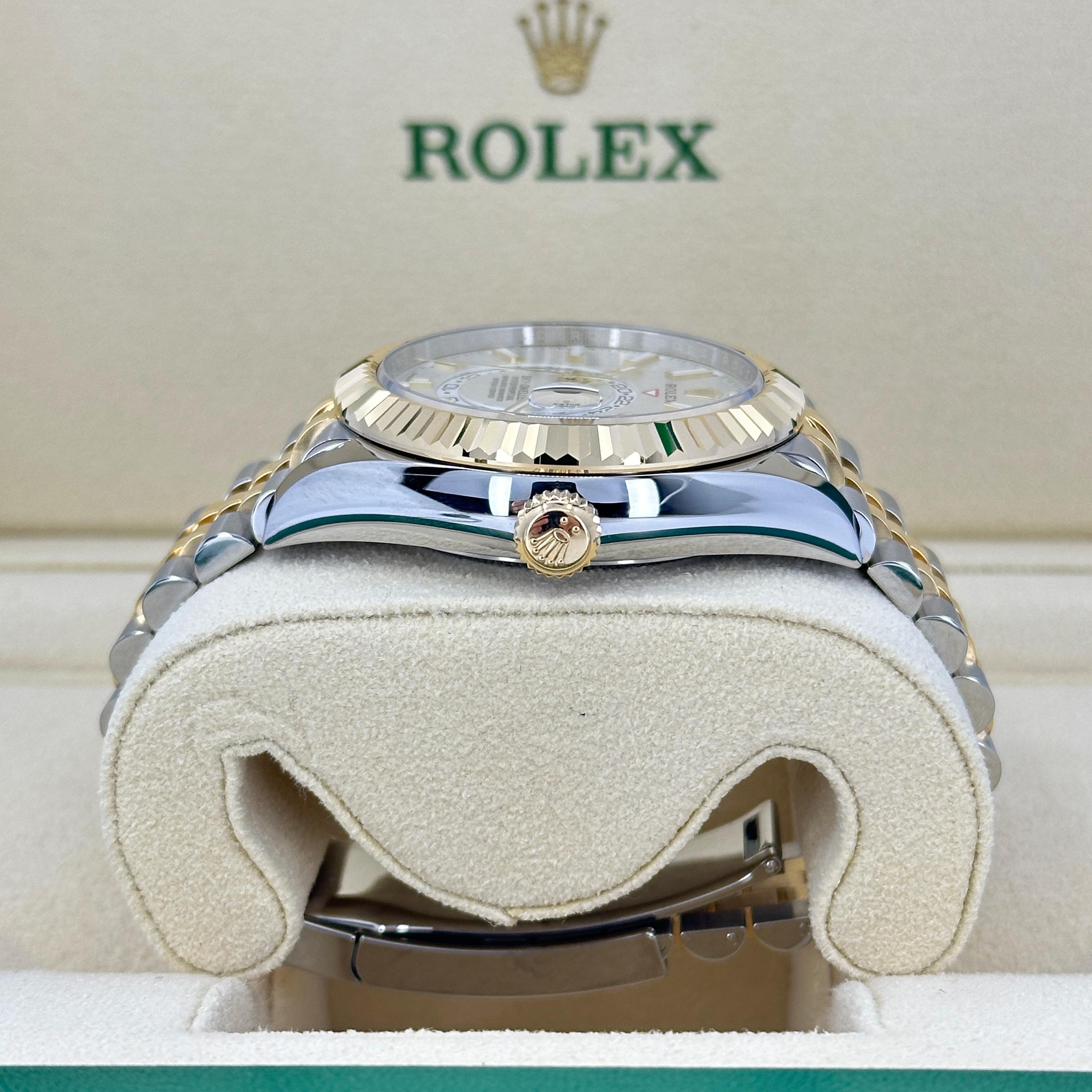Ungetragene Rolex Sky-Dweller Referenznummer 336933, Komplettset, 2025 im Angebot 3