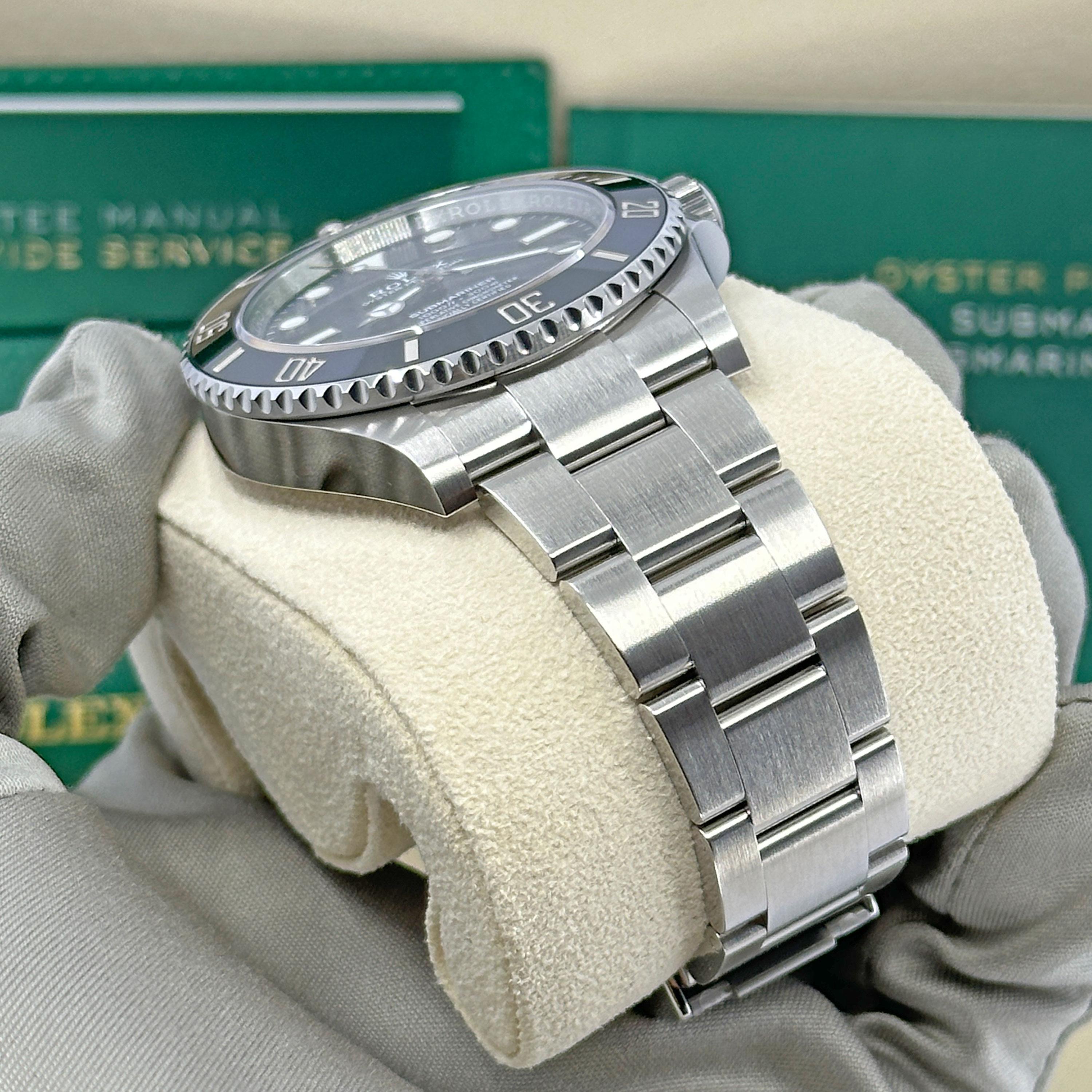 Rolex Submariner Reference# 124060, Jeu complet, 2025 en vente 7