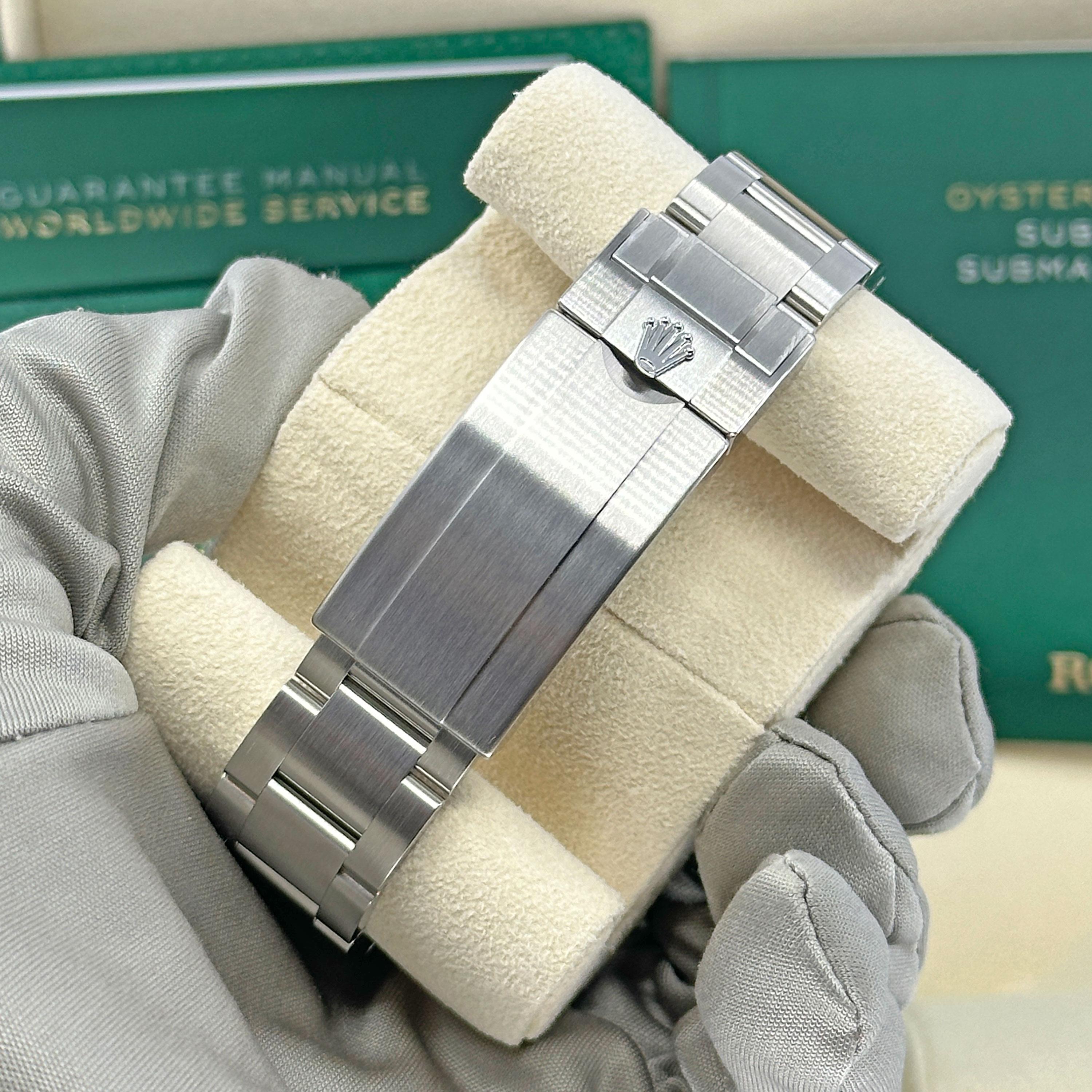 Rolex Submariner Reference# 124060, Jeu complet, 2025 en vente 9
