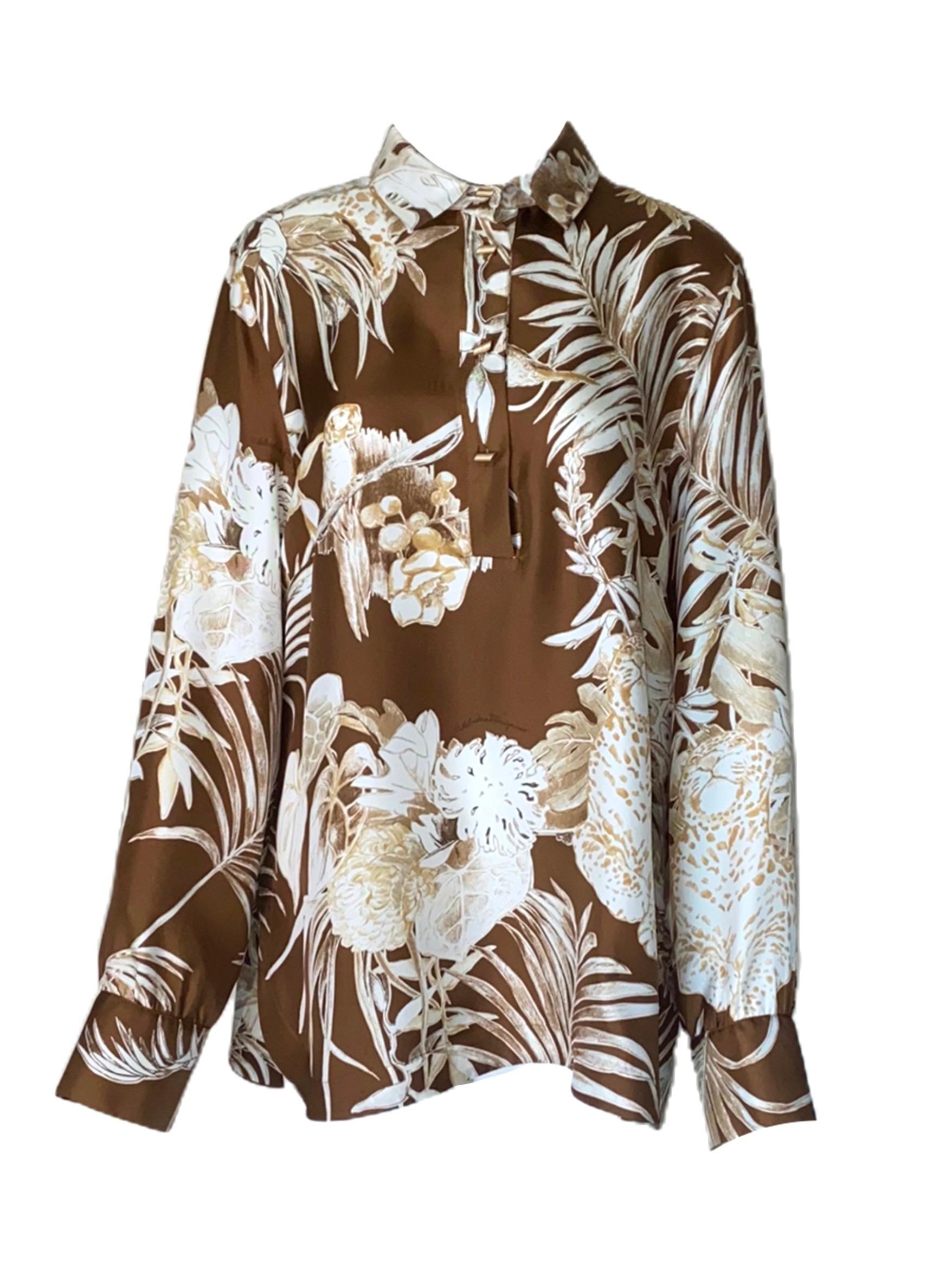 Stunning tunic blouse by Salvatore Ferragamo
Finest printed silk
Wonderful jungle theme print all over
Closes with mat gold-colored buttons engraved 